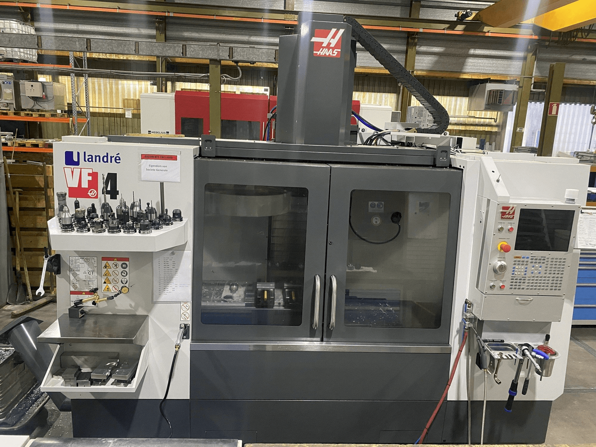 Frontansicht der HAAS VF-4 Maschine