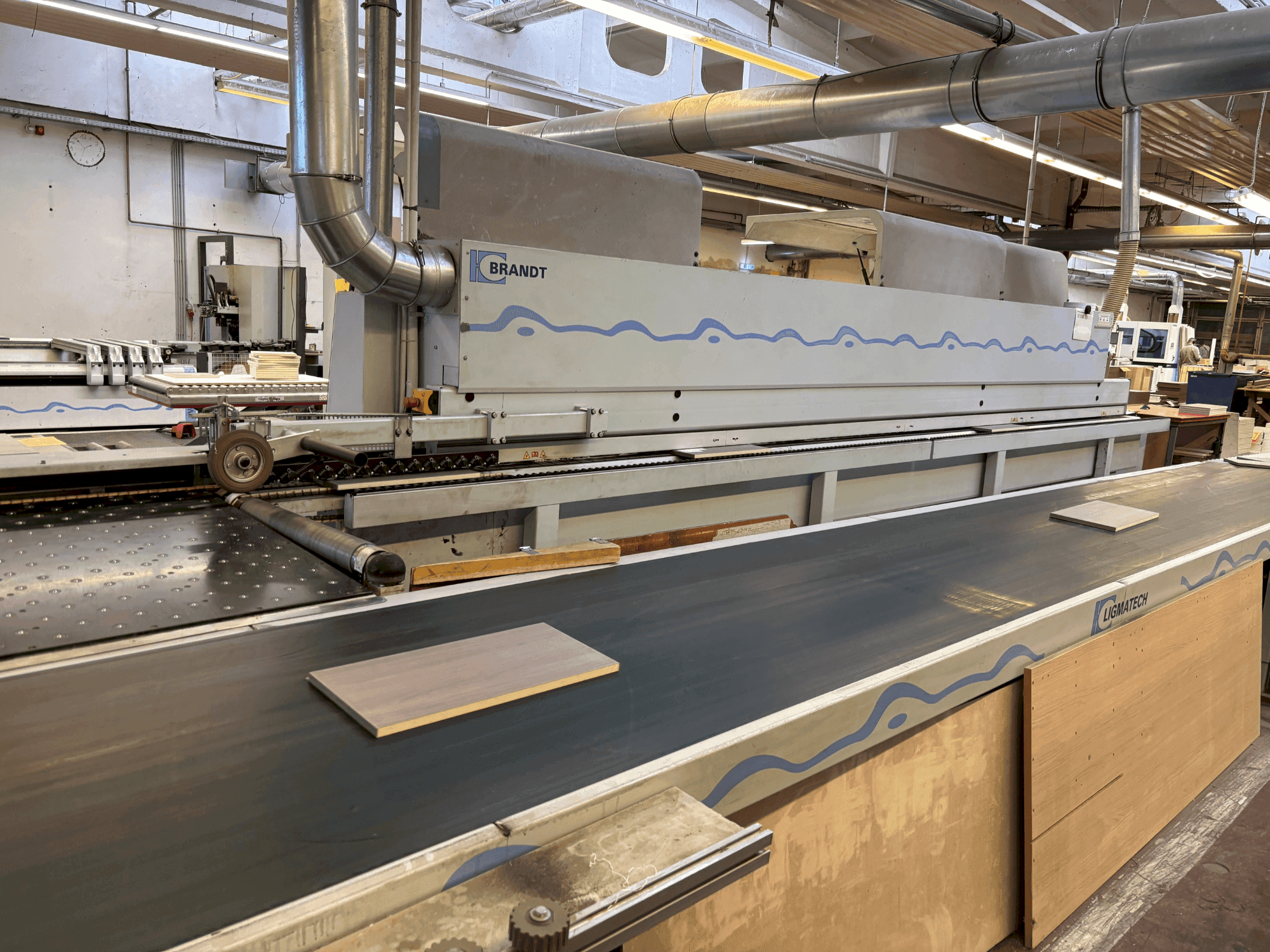 Frontansicht der BRANDT KDF 680 Maschine