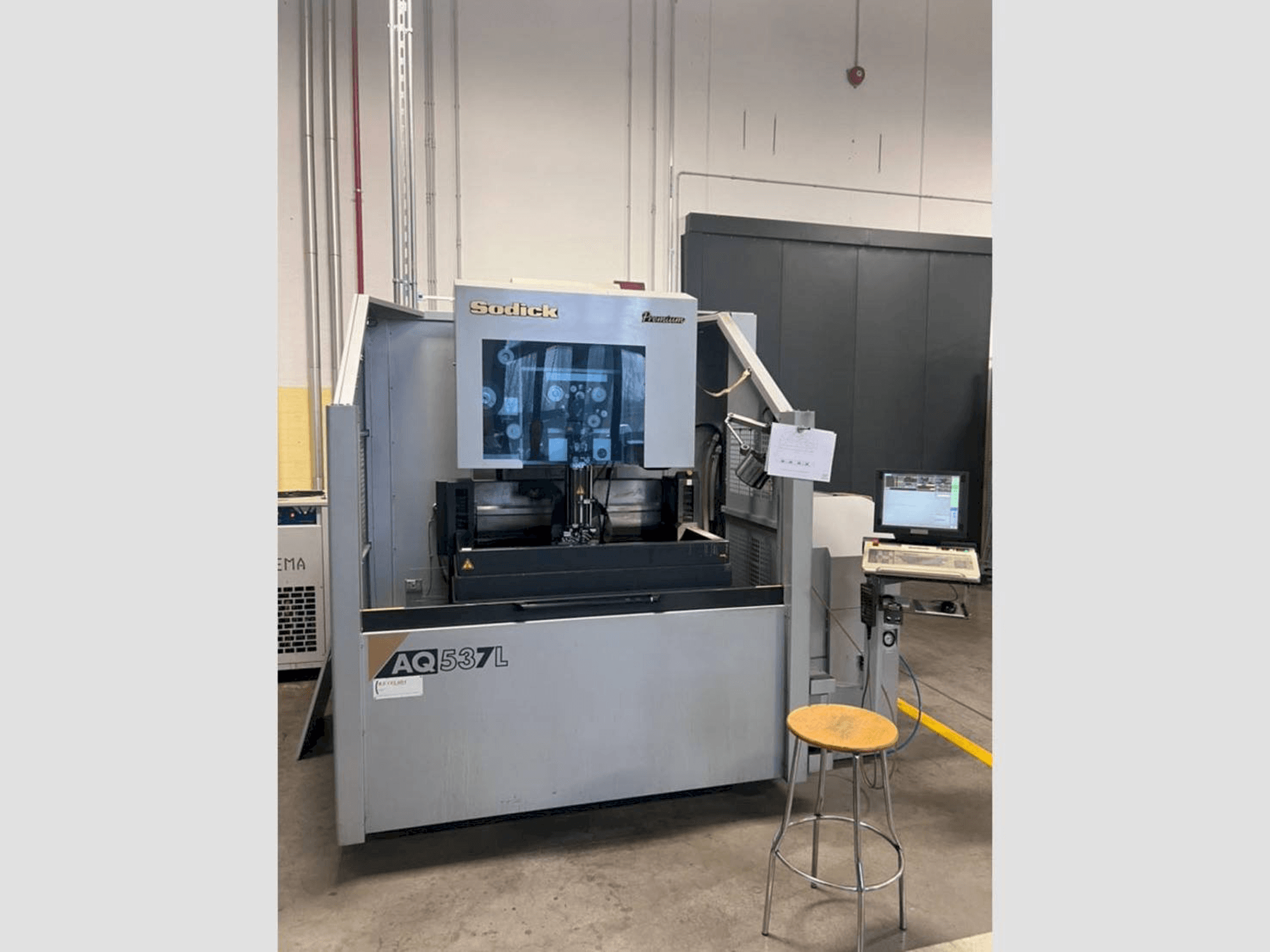 Frontansicht der Sodick AQ537L Maschine