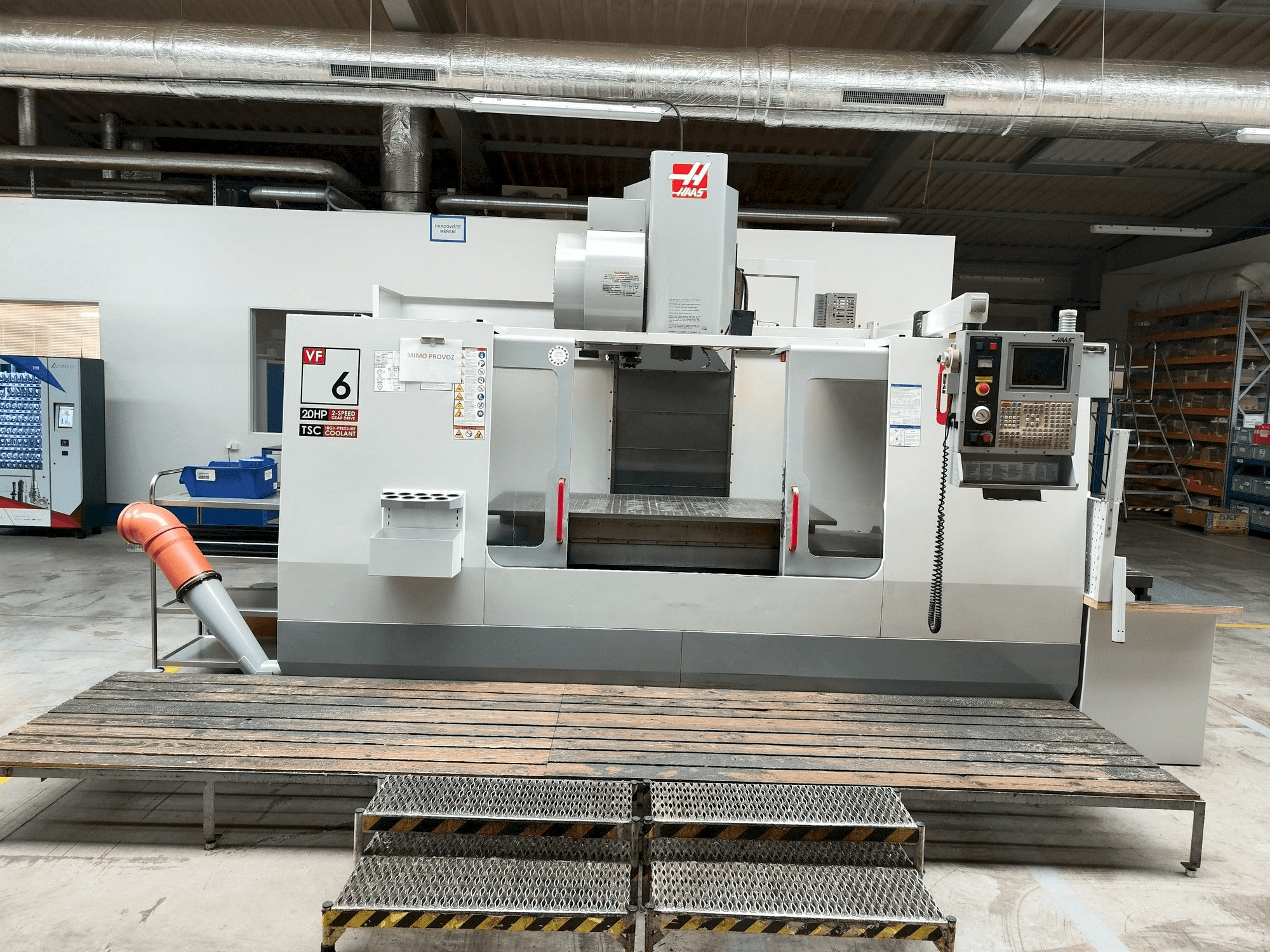 Frontansicht der HAAS VF-6 Maschine