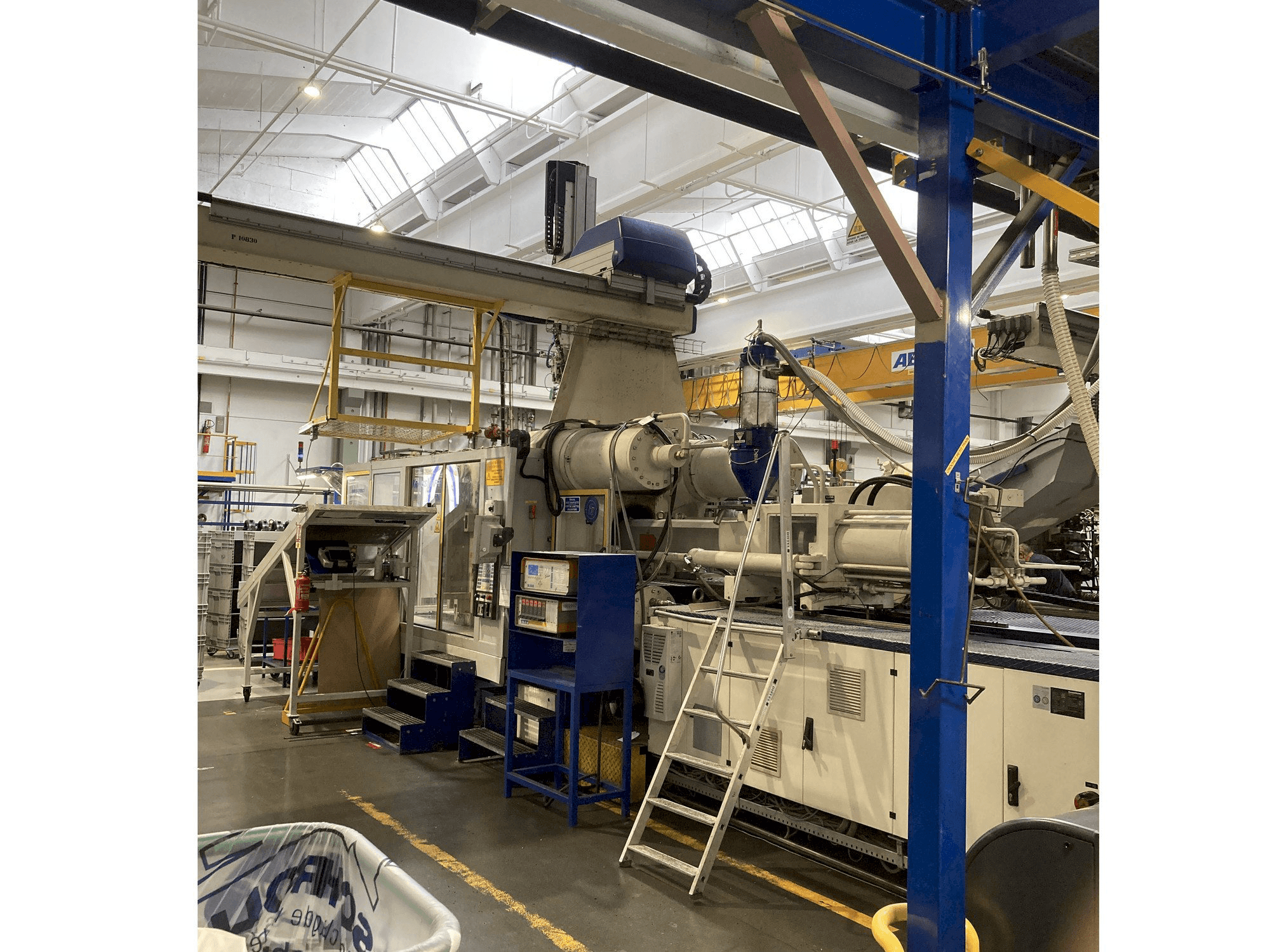 Frontansicht der Krauss Maffei 650 – 2700 C1 Maschine