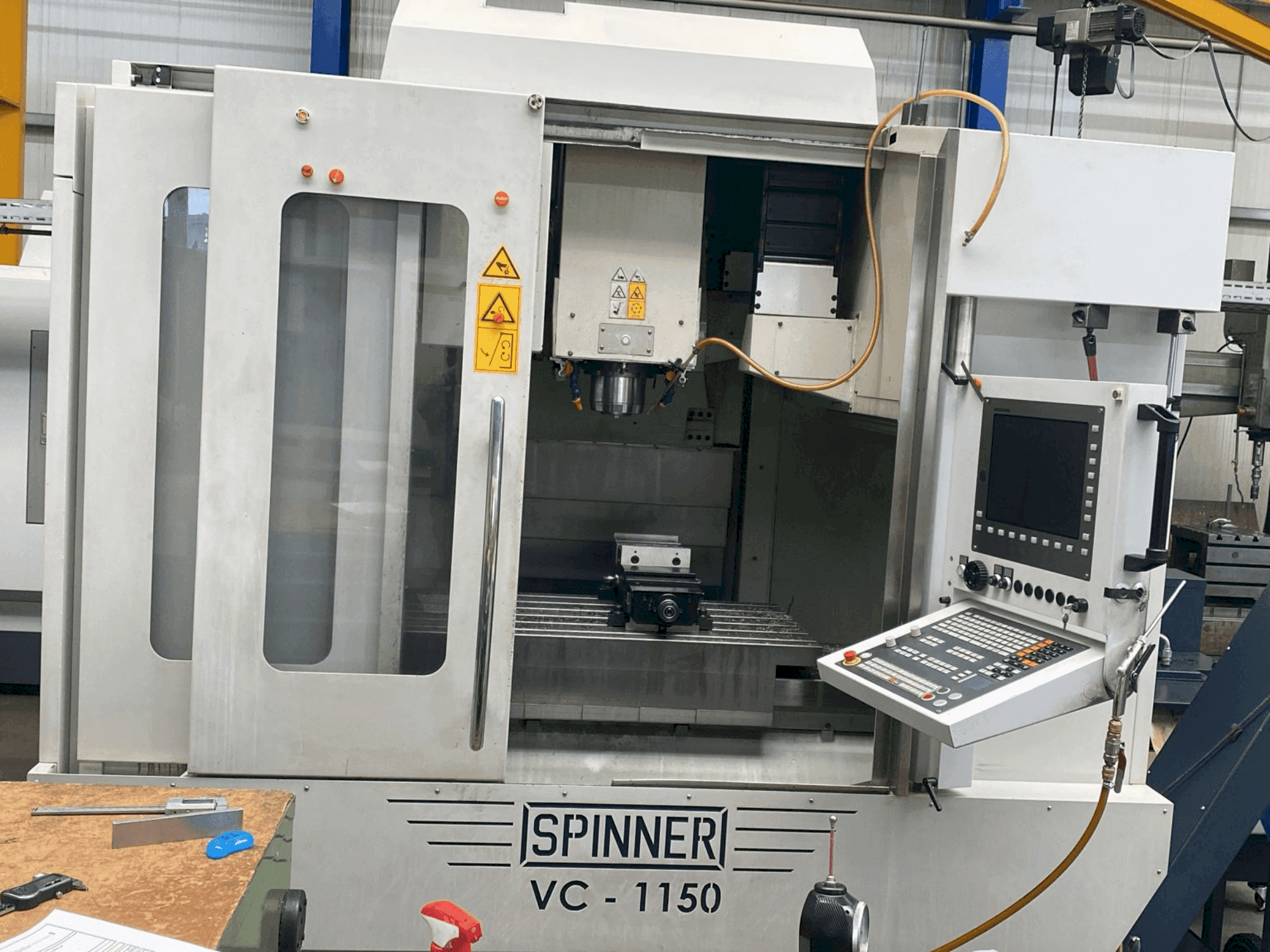Frontansicht der SPINNER VC 1150 Maschine