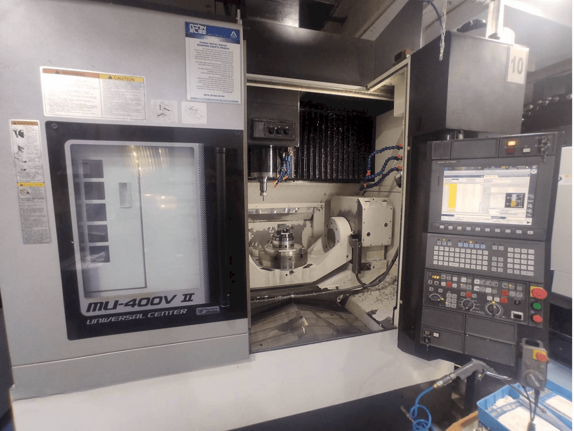 Frontansicht der Okuma MU-400V-II Maschine