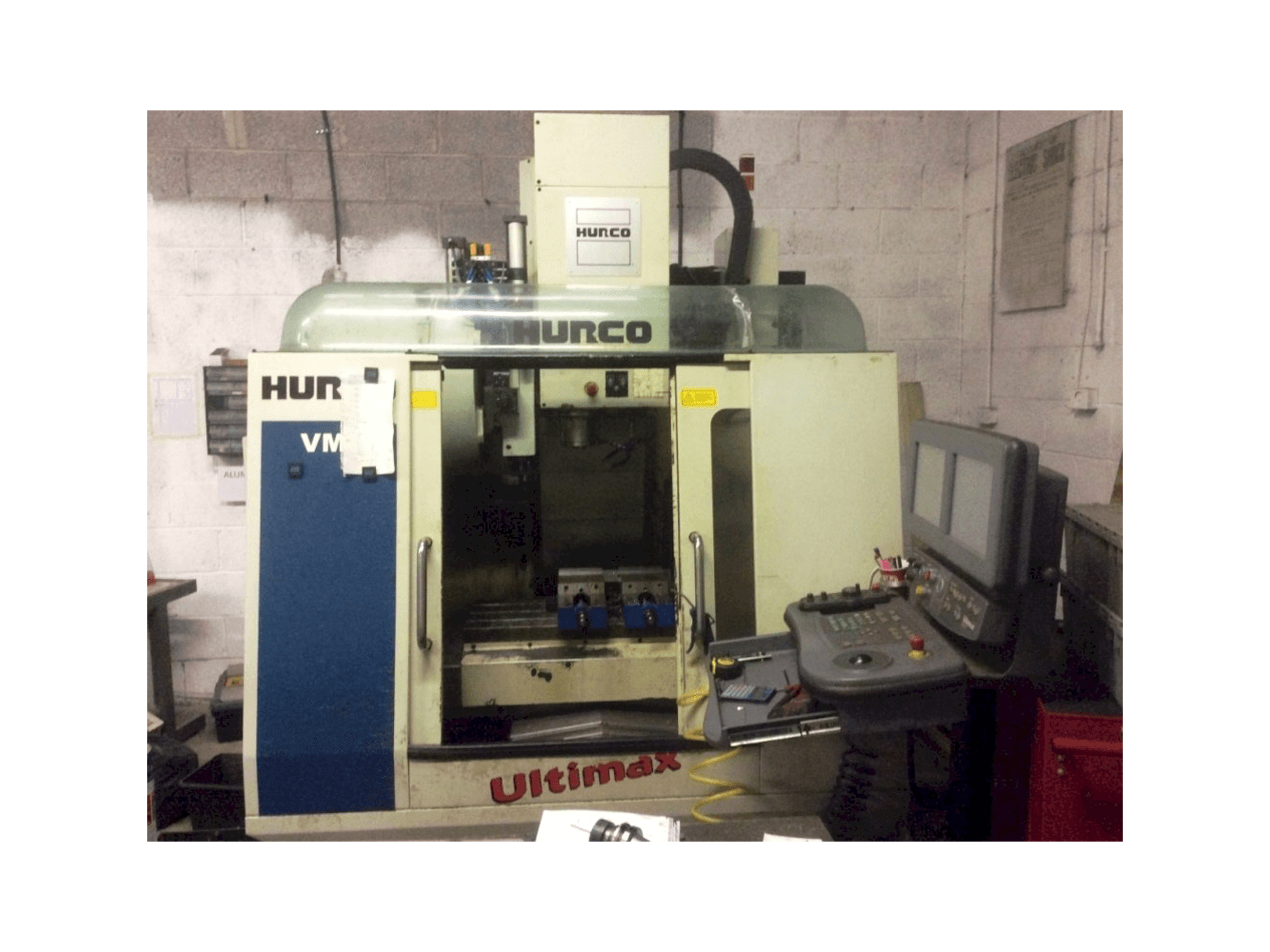 Frontansicht der Hurco VM1 Maschine