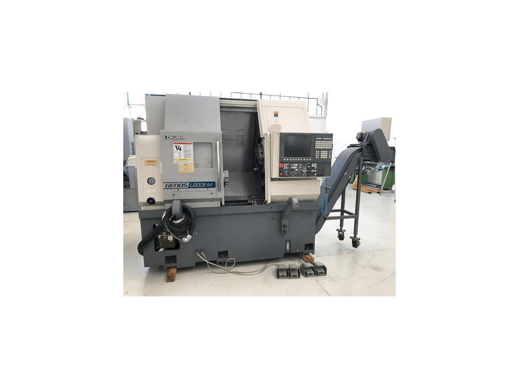 Frontansicht der Okuma Genos L200E-MY Maschine