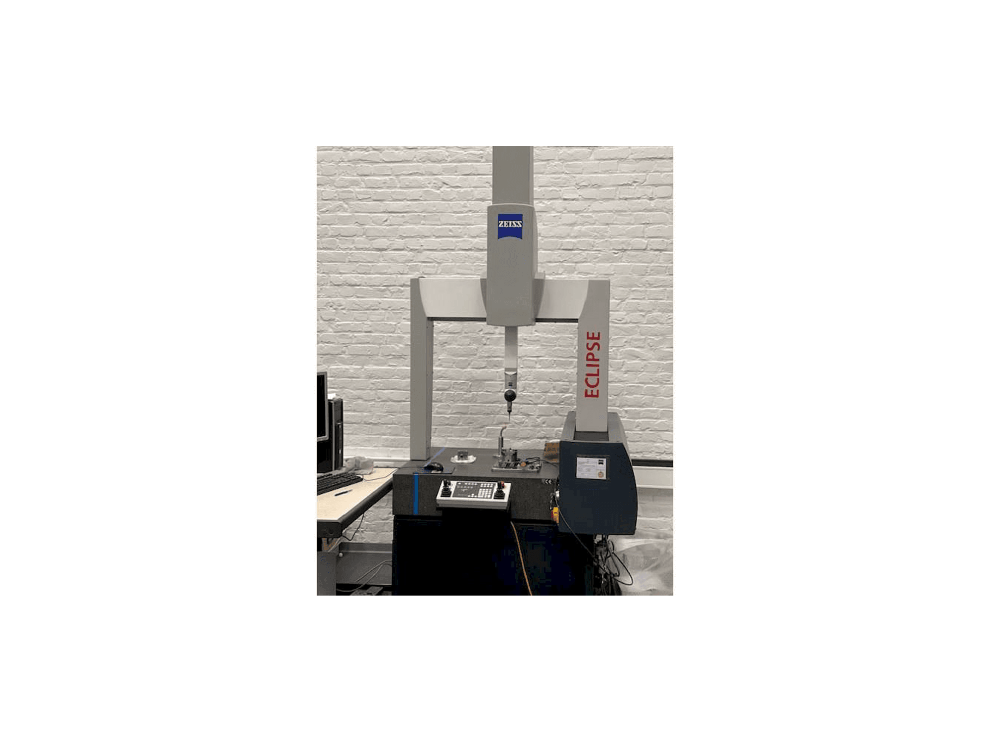 Frontansicht der ZEISS Eclipse Maschine