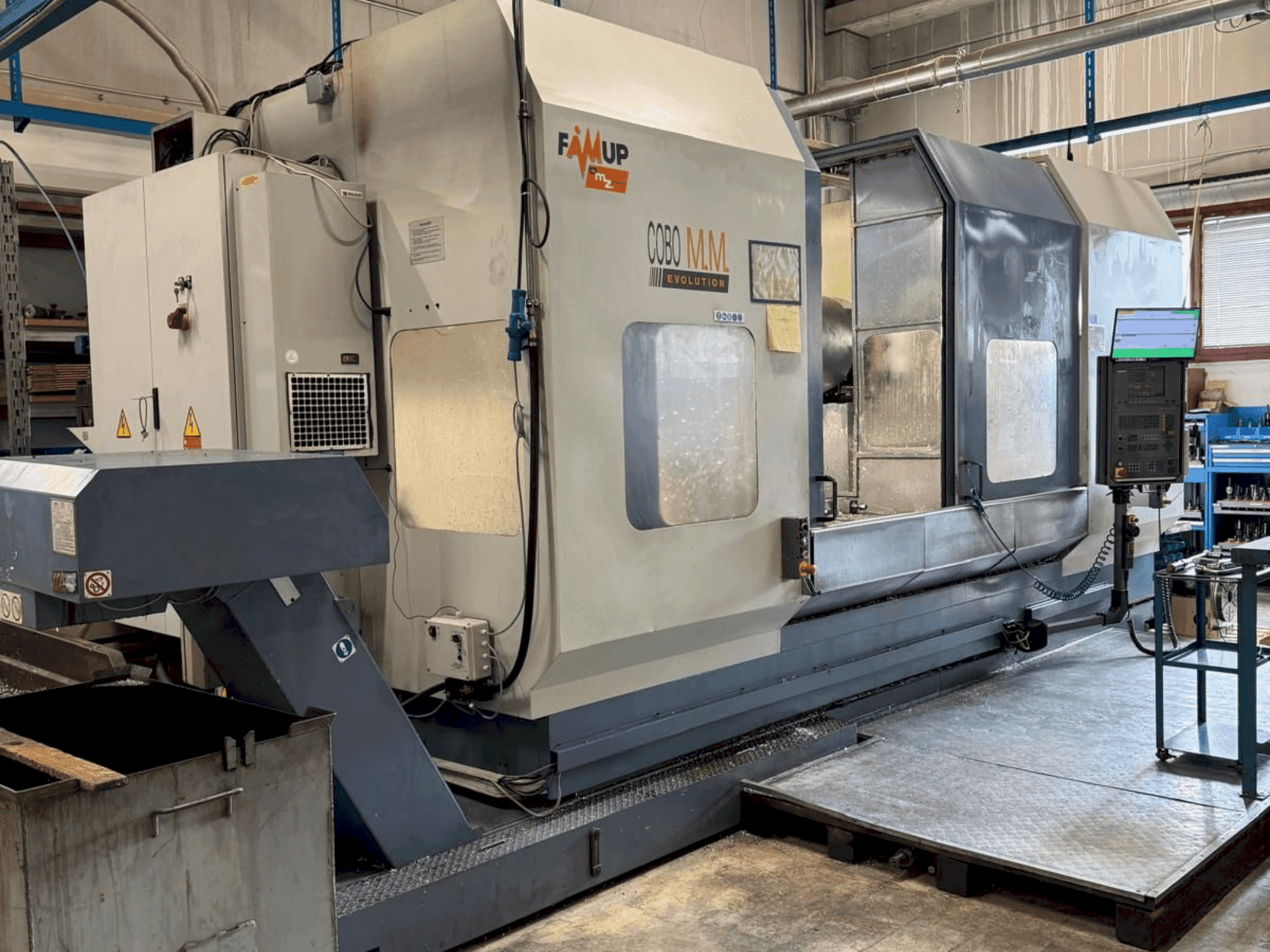 Frontansicht der FAMUP COBO MM 3000 Maschine