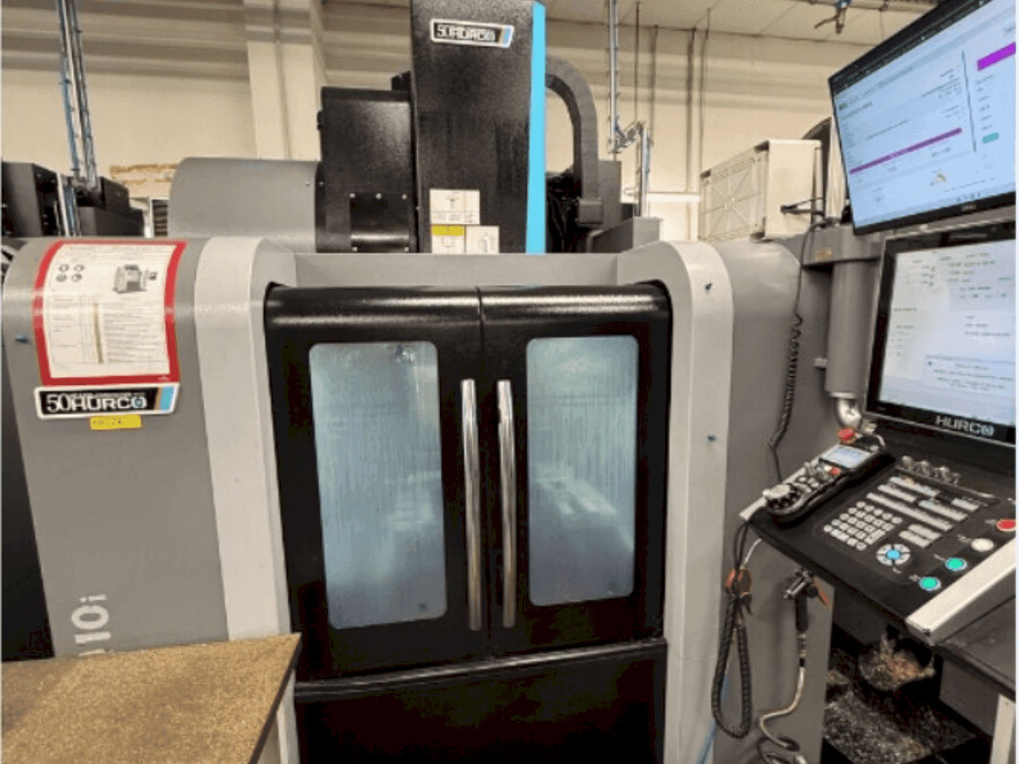 Frontansicht der Hurco VM10i Maschine