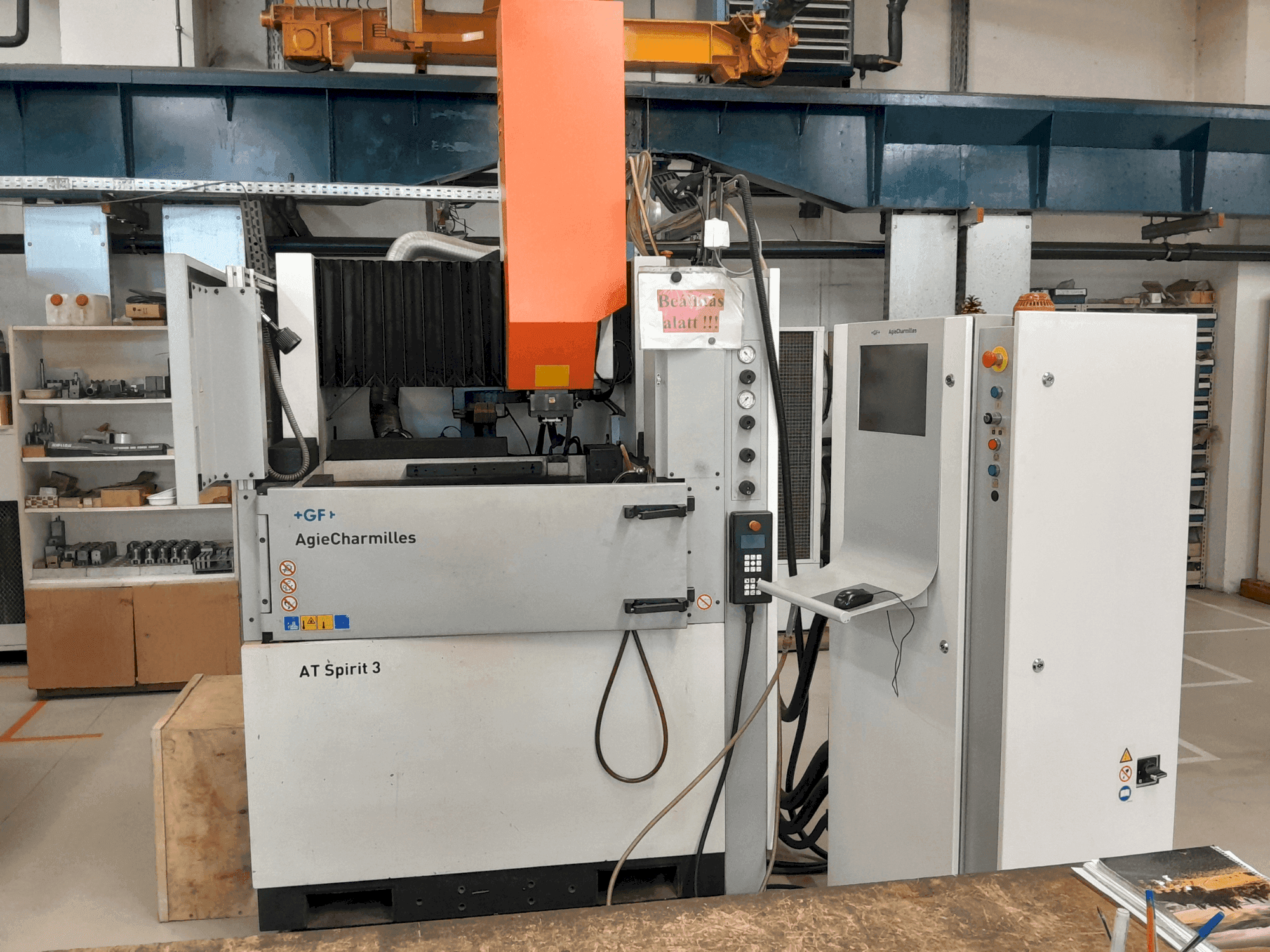 Frontansicht der AgieCharmilles Spirit 3 Maschine