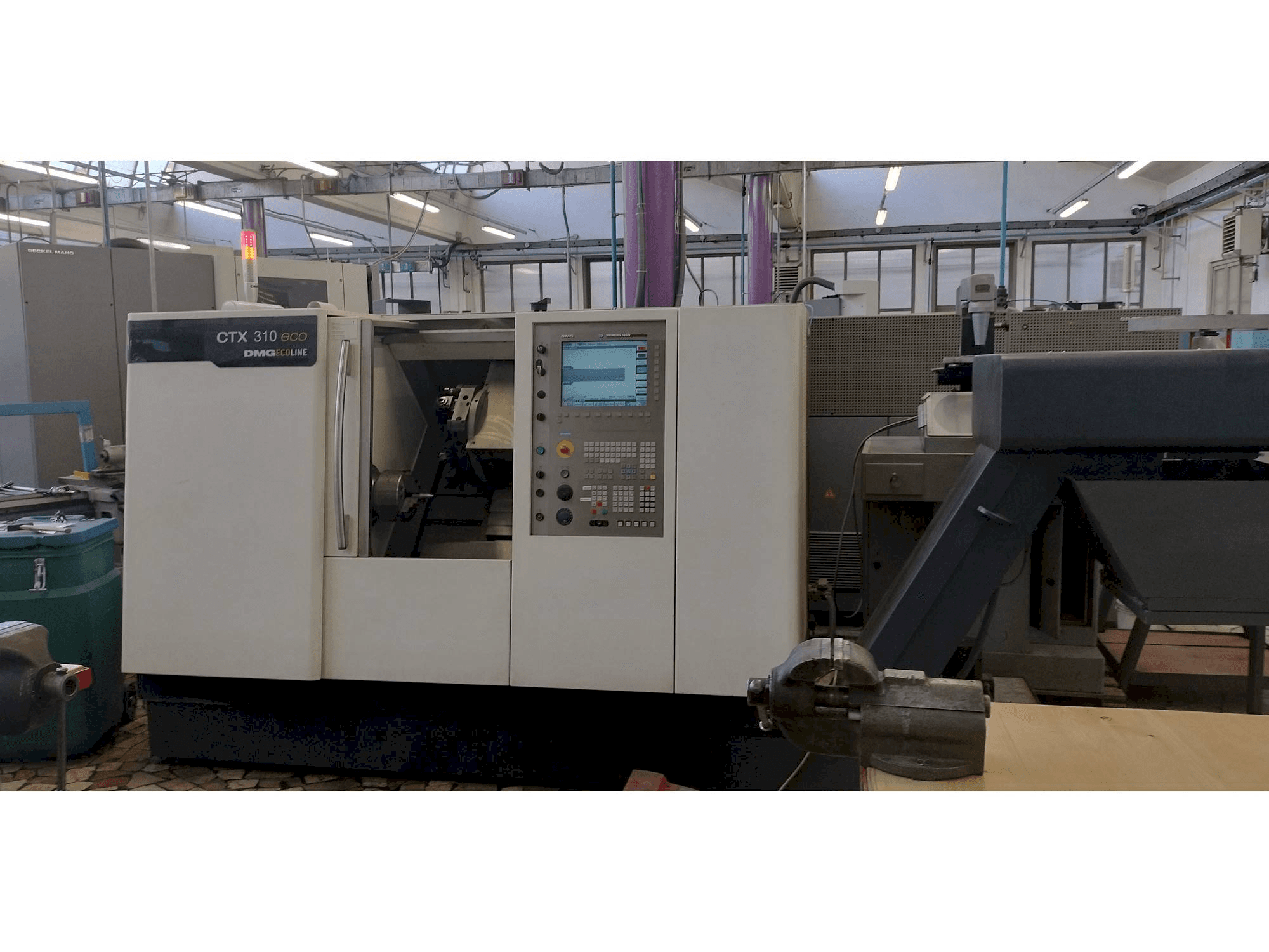 Frontansicht der DMG CTX 310 ecoline Maschine