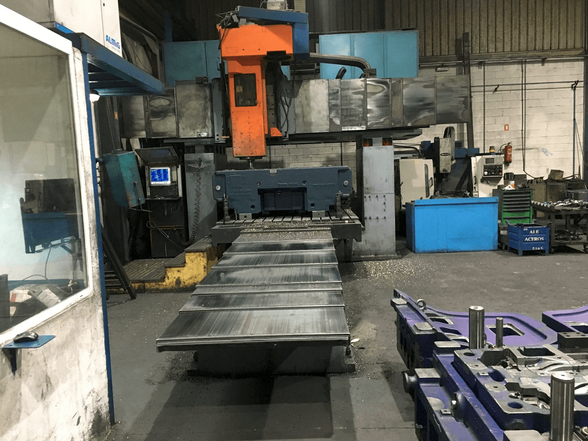 Frontansicht der DYE FPF-2C-NC Maschine