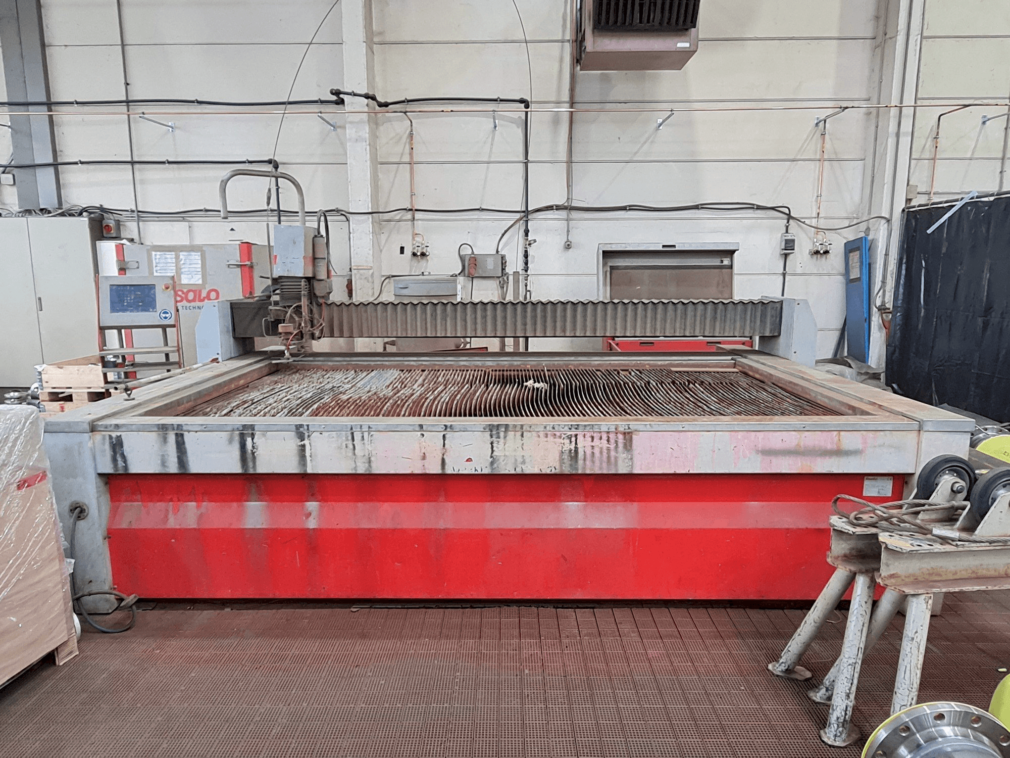 Frontansicht der Resato R-LCM 3015-1 Maschine