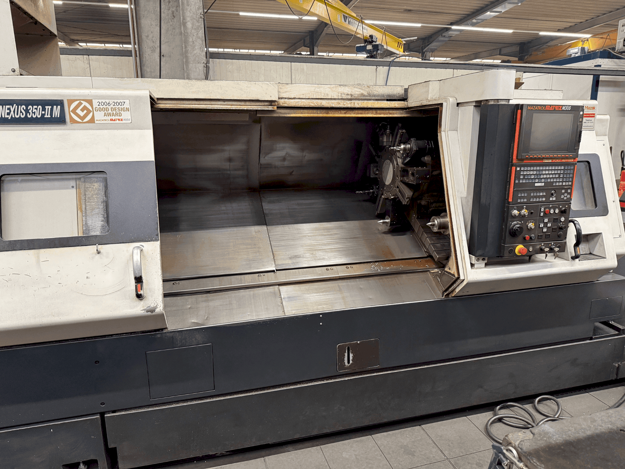 Frontansicht der Mazak Quick Turn Nexus 350-II M Maschine