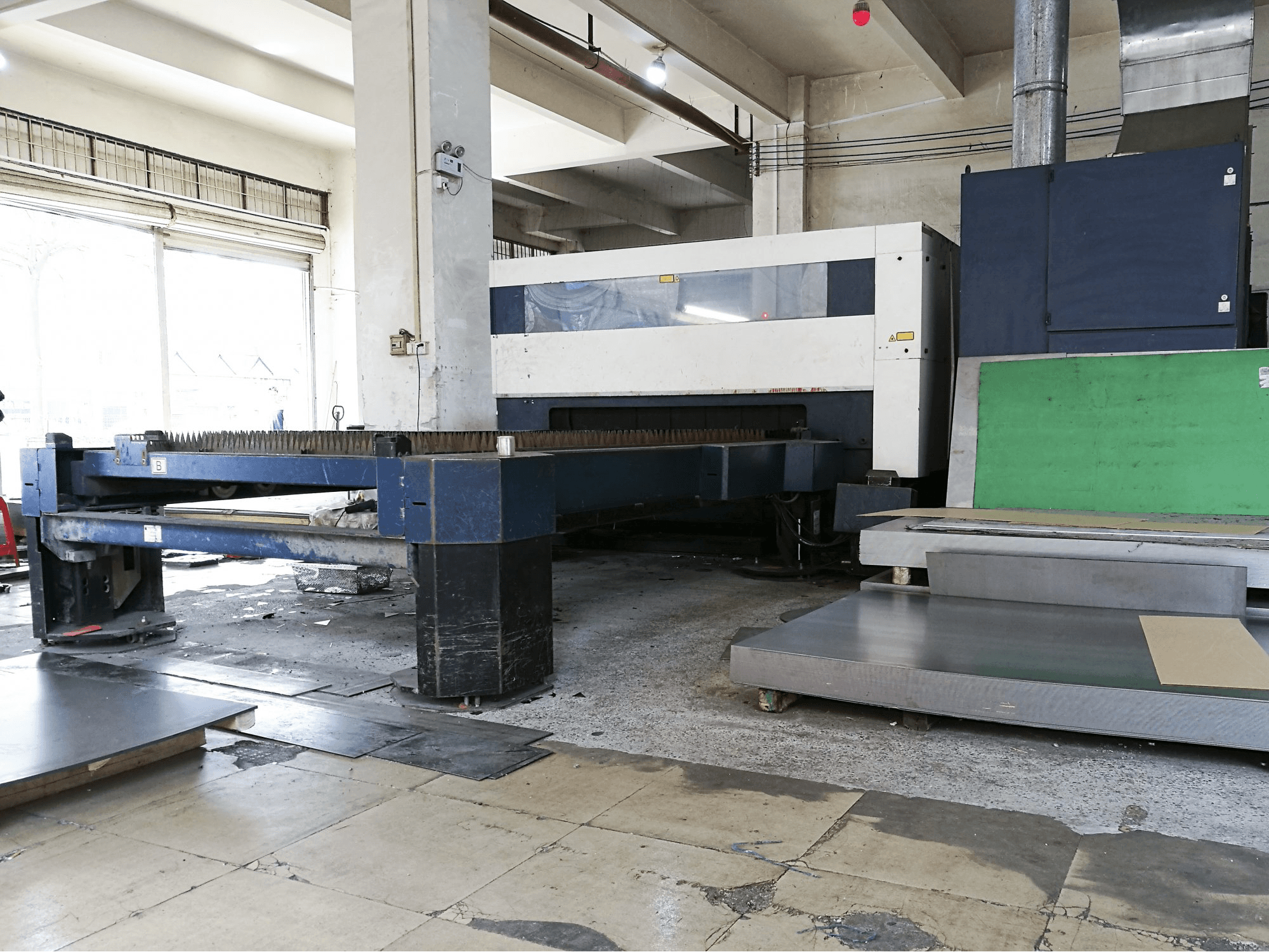 Right view 1 of Trumpf TruLaser 5030 machine