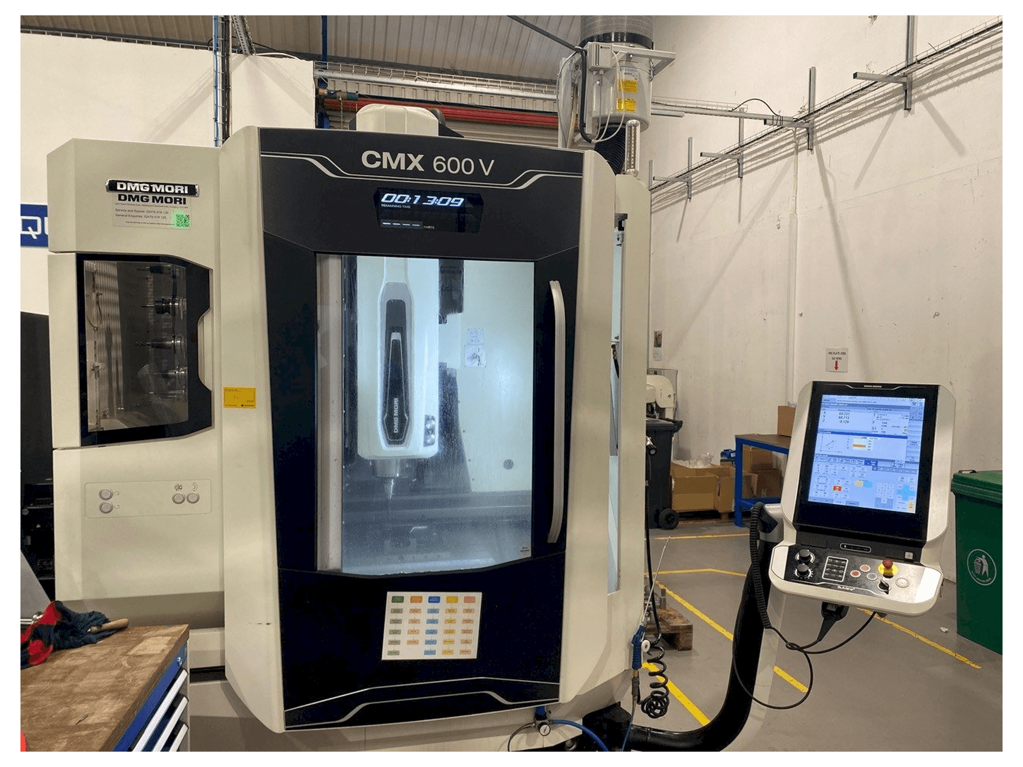 Frontansicht der DMG CMX 600 V Maschine