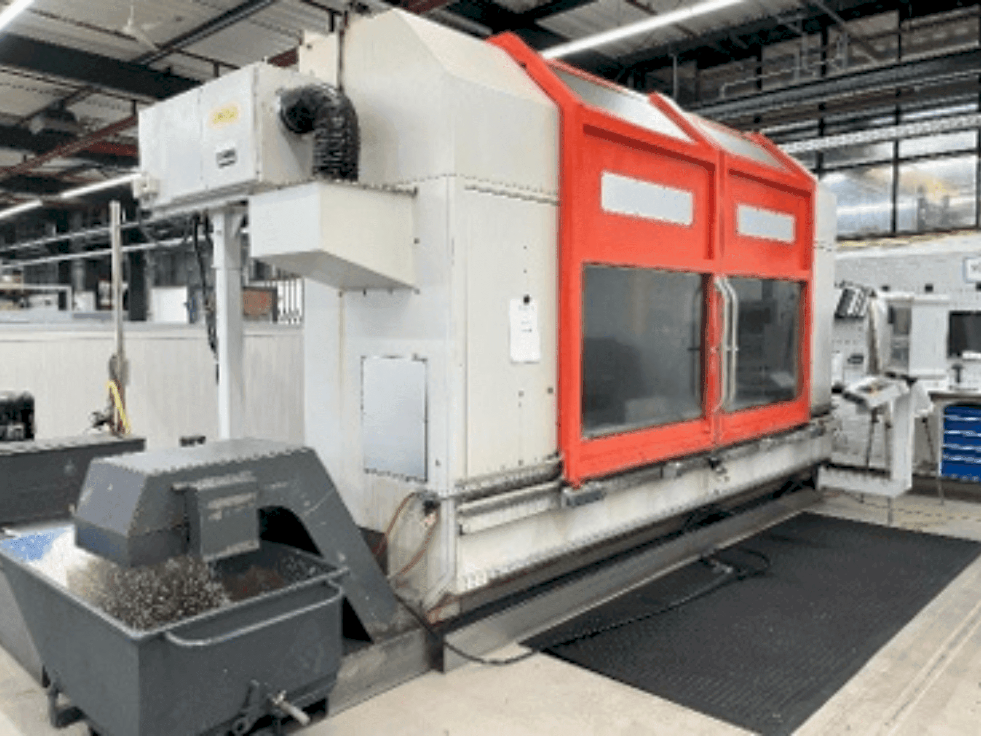 Frontansicht der Matec 30L Maschine