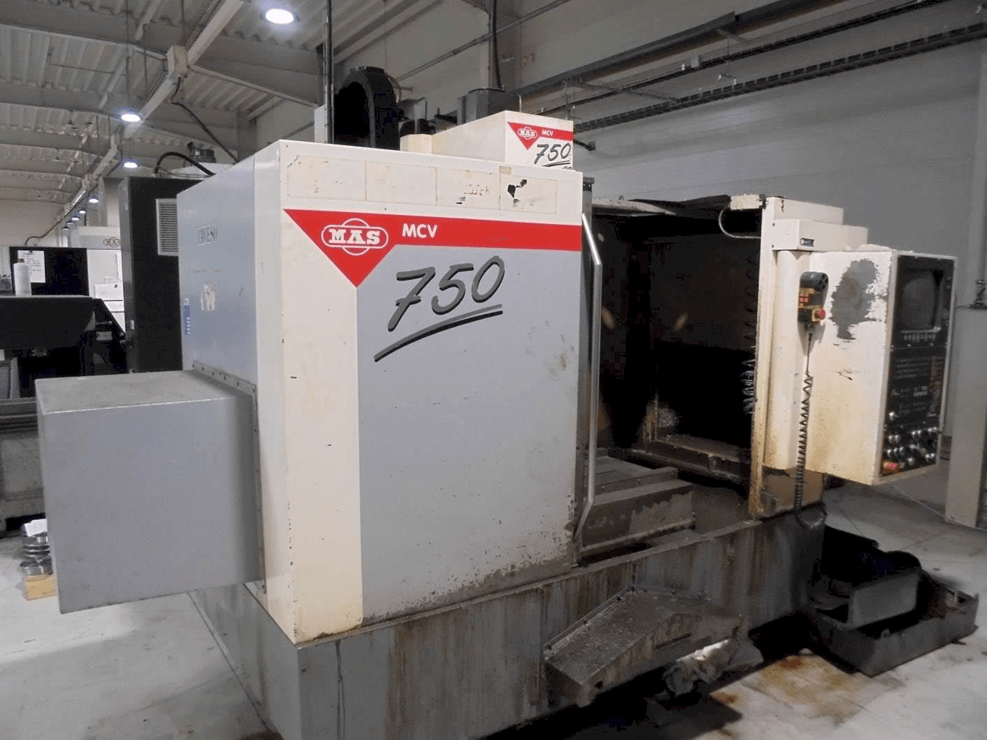 Frontansicht der KOVOSVIT MAS MCV 750 Maschine