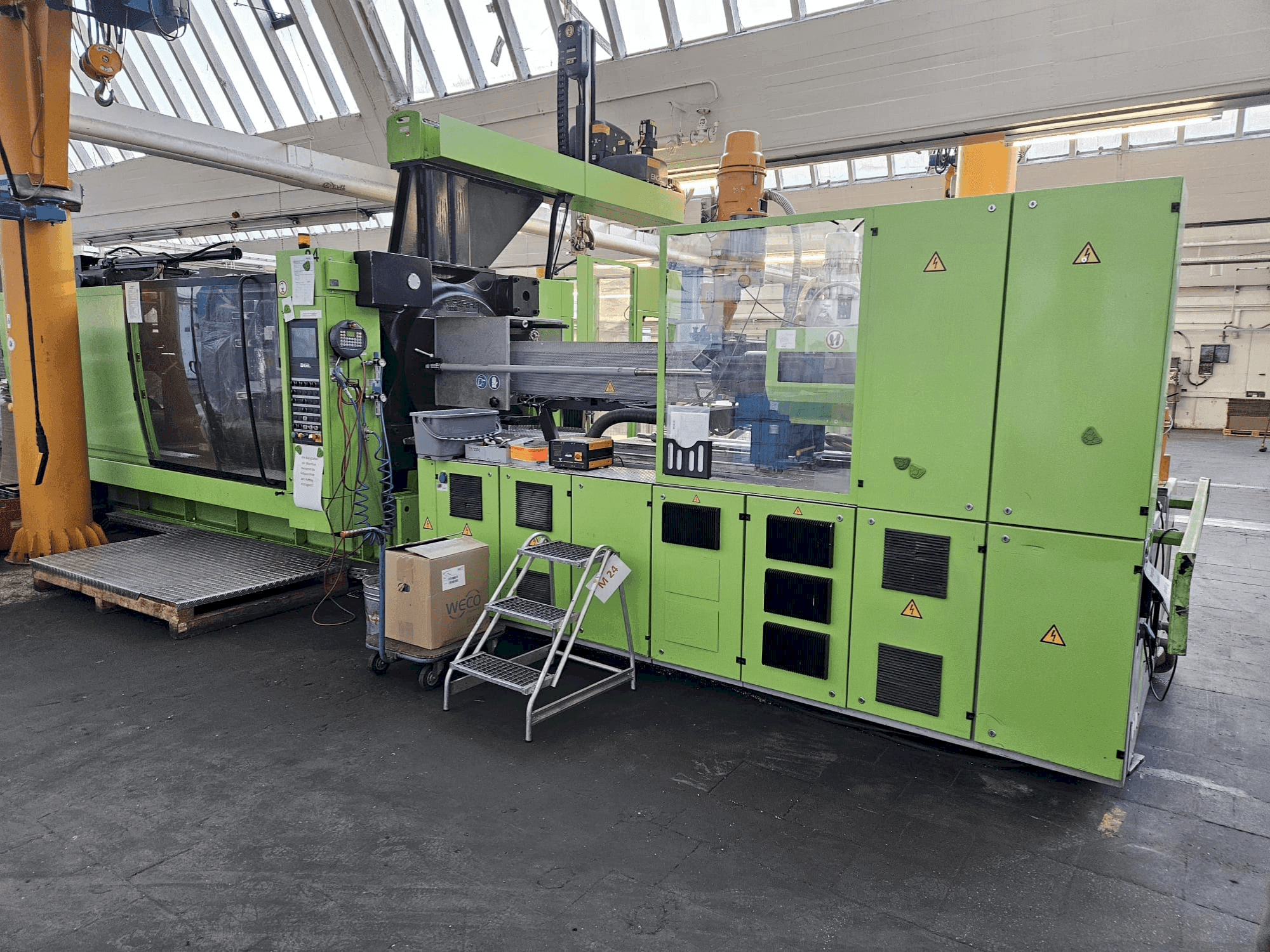 Frontansicht der Engel CL 4550/750 Maschine