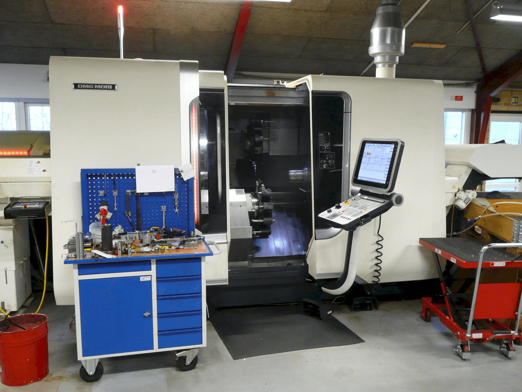 Frontansicht der DMG MORI CTX beta 800 A4 Maschine