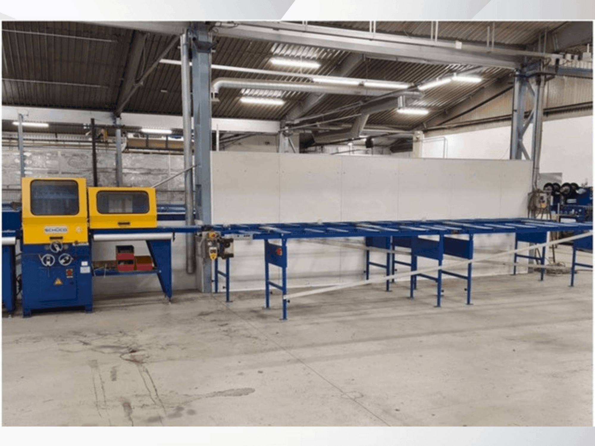 Frontansicht der SCHÜCO ISOMAT 5 Maschine