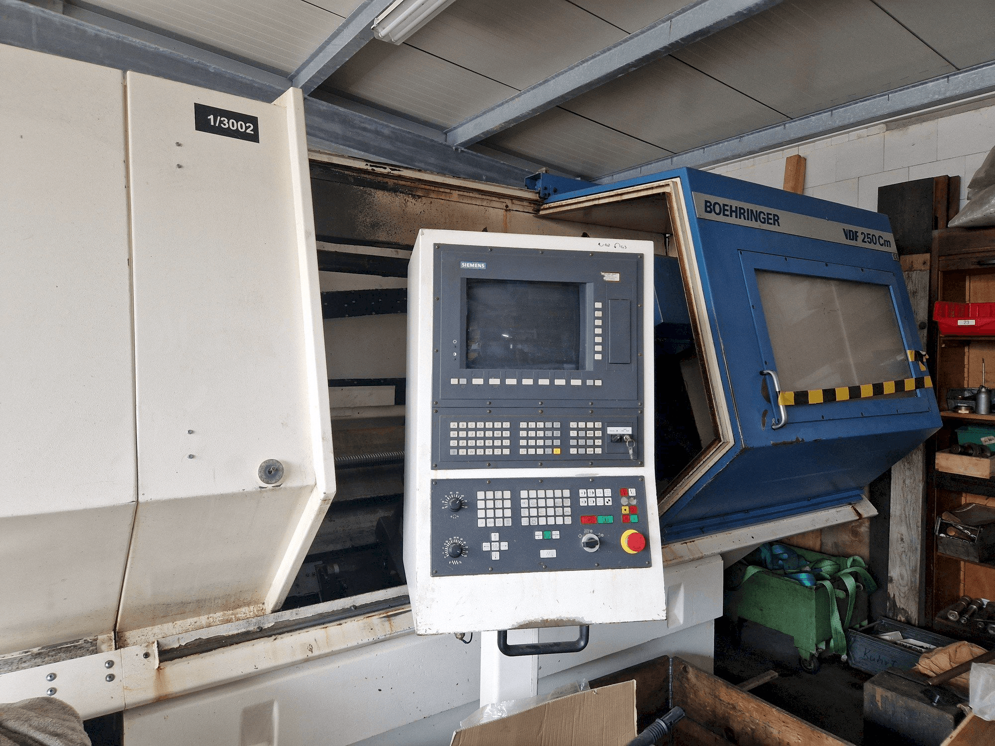 Frontansicht der BOEHRINGER VDF 250 Cm Maschine