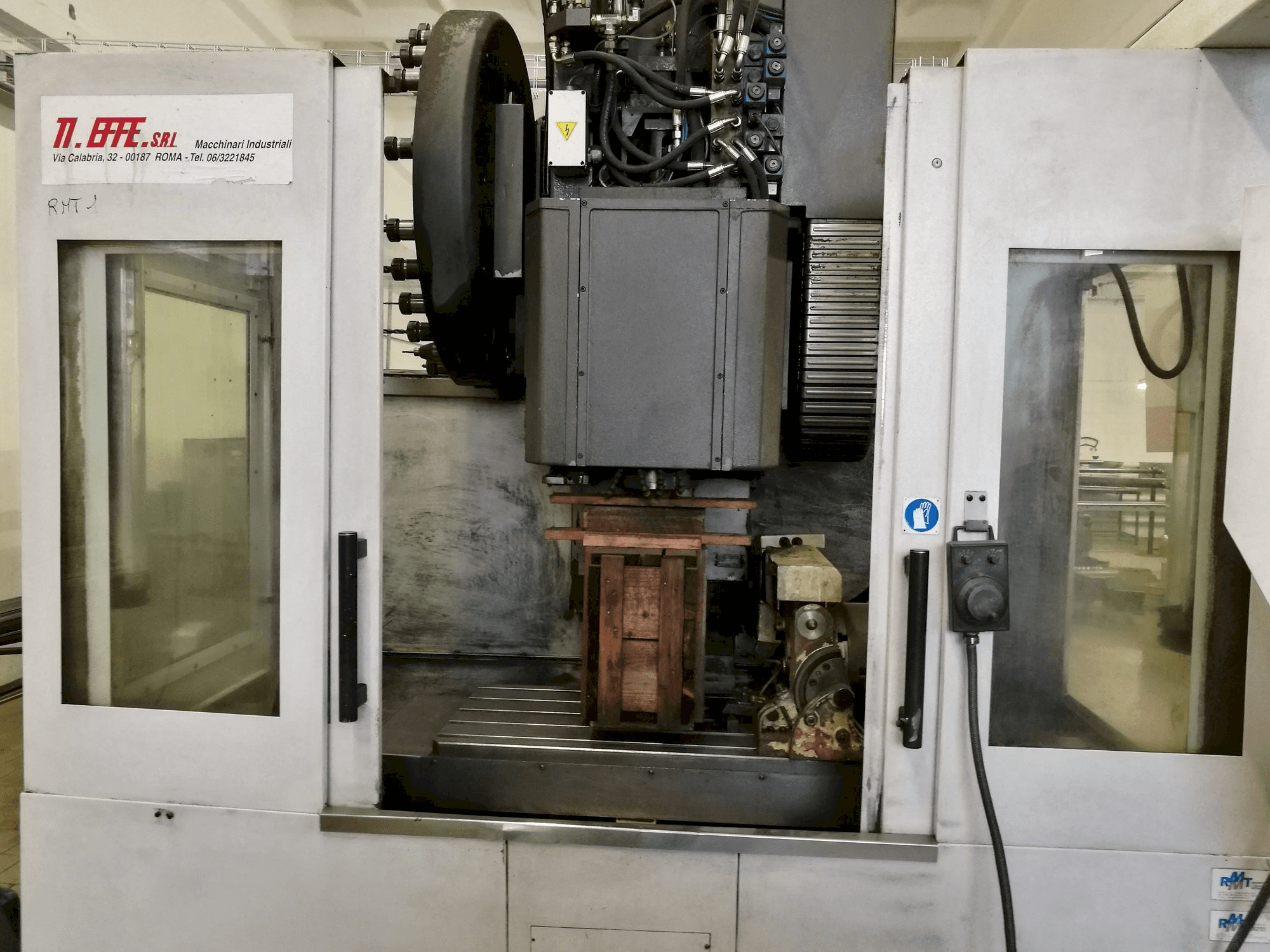 Frontansicht der RMT Kompakt 8 Maschine