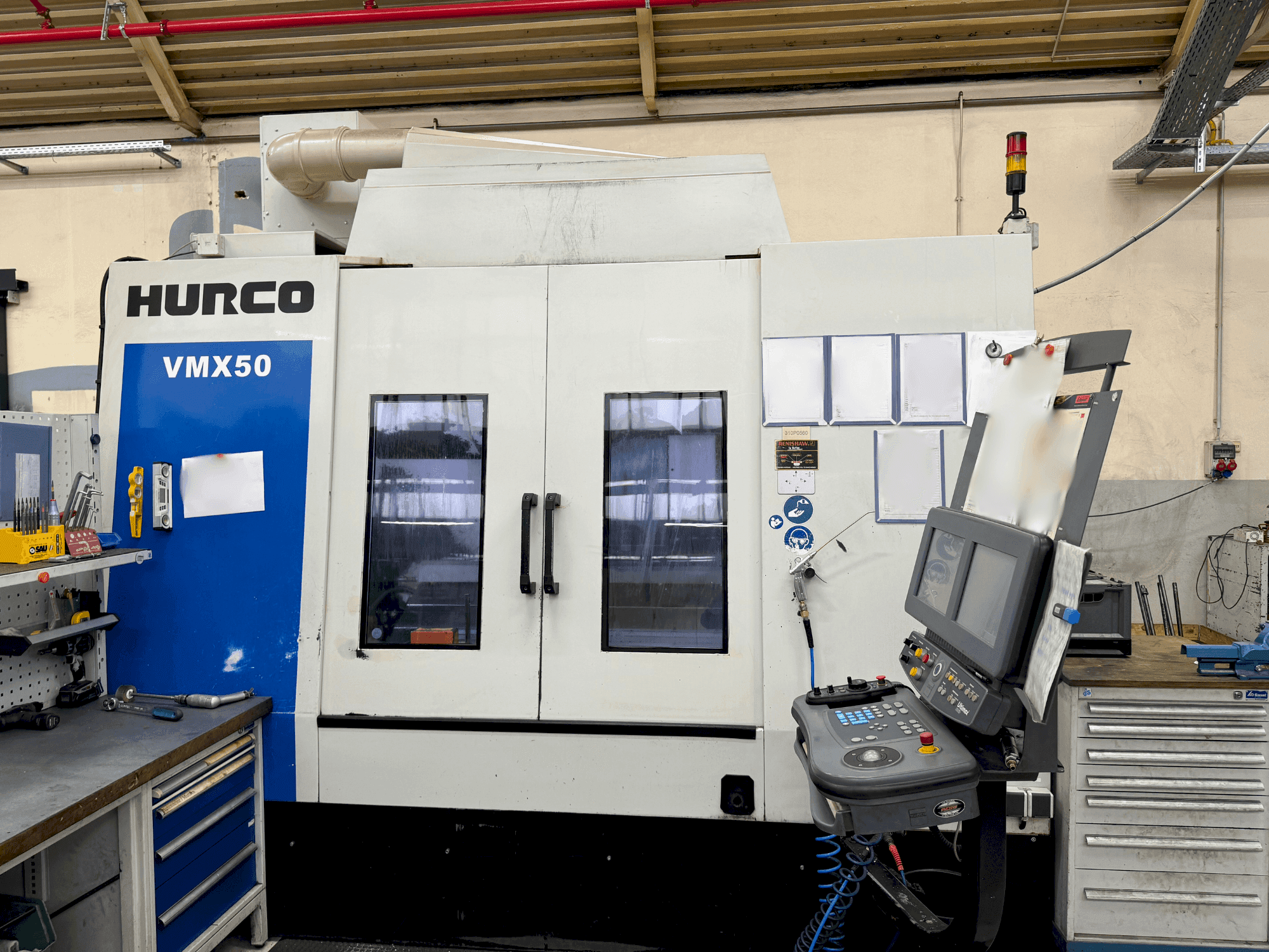 Frontansicht der Hurco VMX 50/40T Maschine