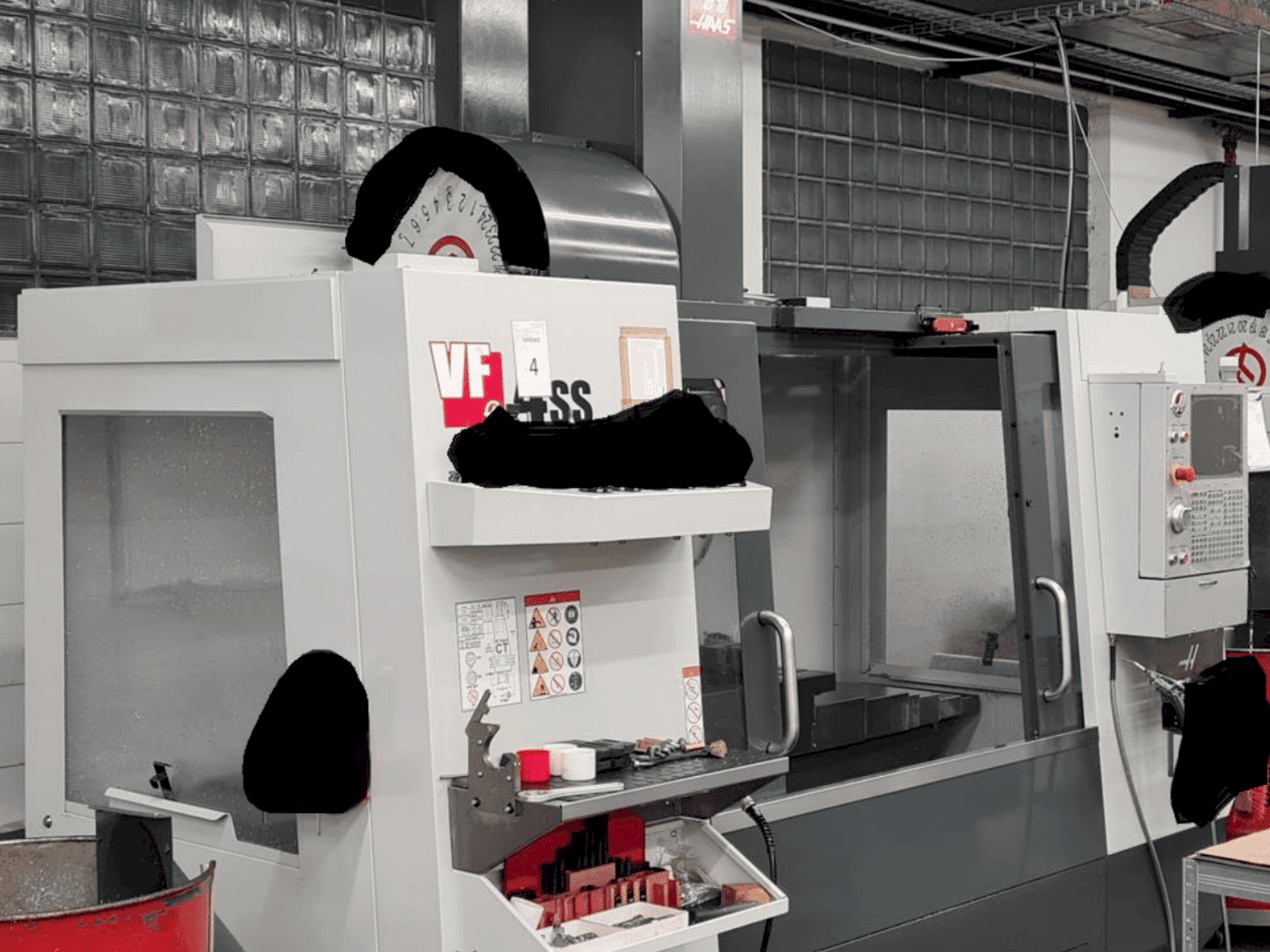 Front view of HAAS VF-4SS machine