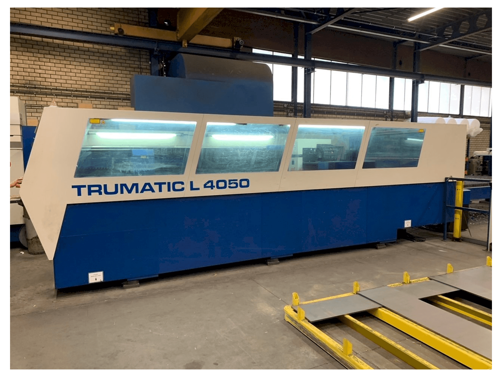 Frontansicht der Trumpf Trumatic L4050 5kW CO2 + Liftmaster Maschine
