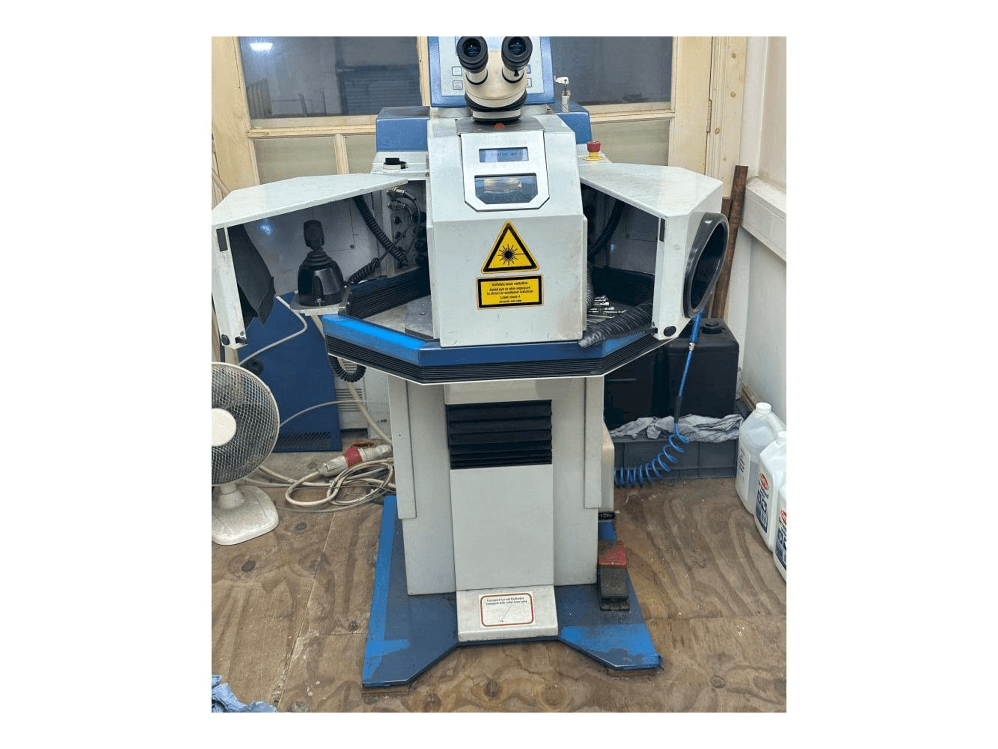 Frontansicht der ALPHA LASER ALV 150 SM Maschine