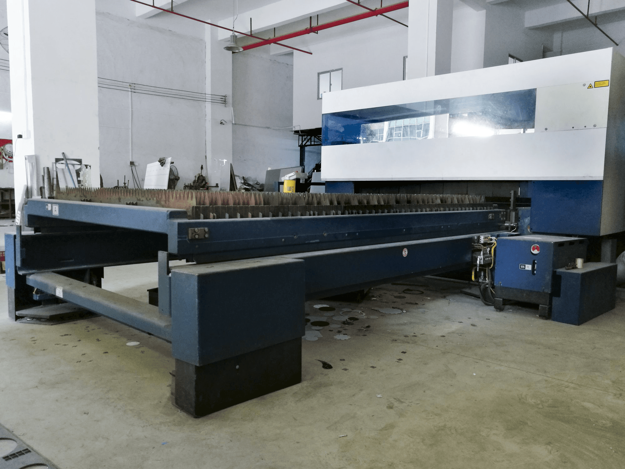 Right view of Trumpf TruLaser 3030 Machine