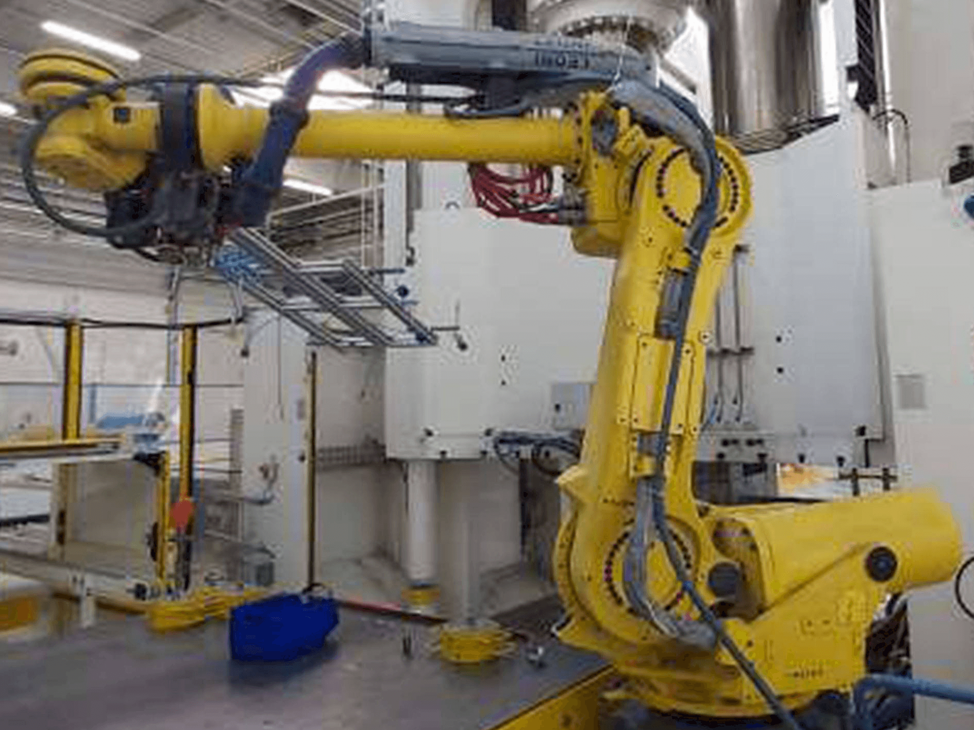 Frontansicht der FANUC Robot R-2000iB/185L Maschine