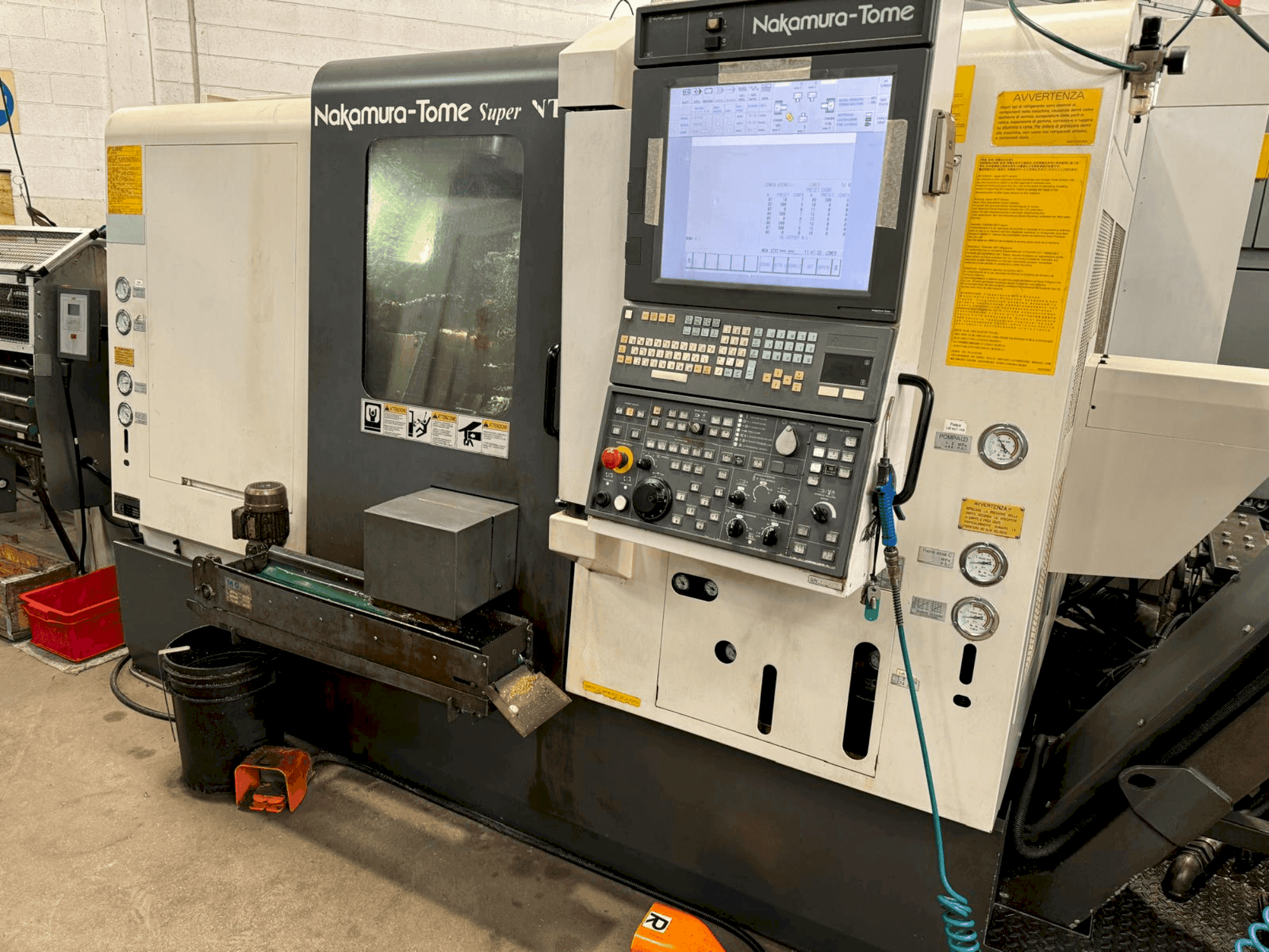 Frontansicht der NAKAMURA Super NTY3-100 Maschine