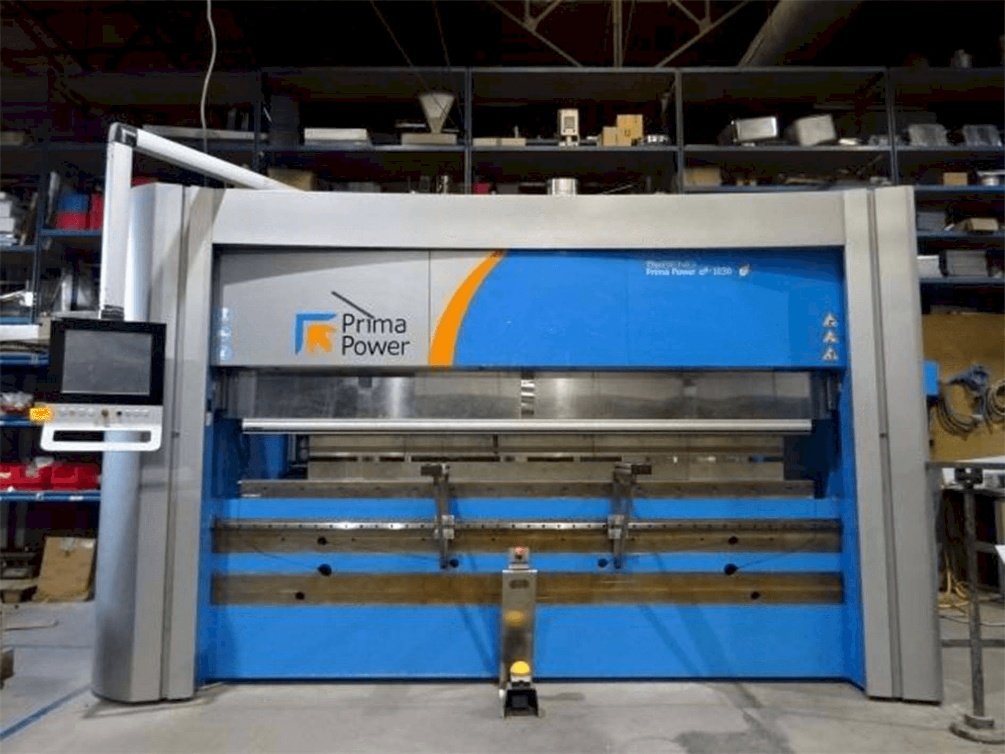 Frontansicht der Prima Power EP-Brake EP1030 Maschine