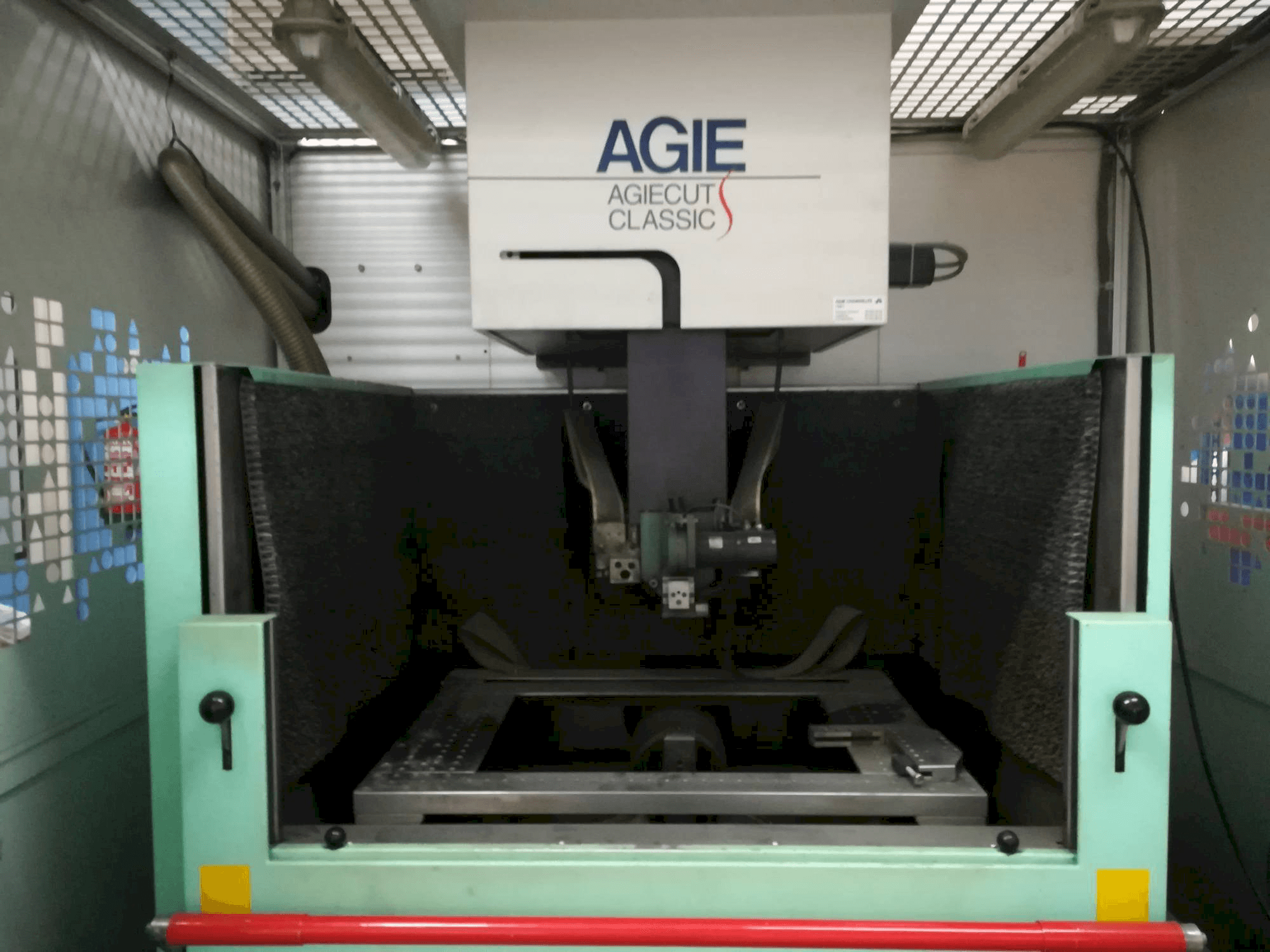 Frontansicht der AGIE Agiecut Classic 3S Maschine