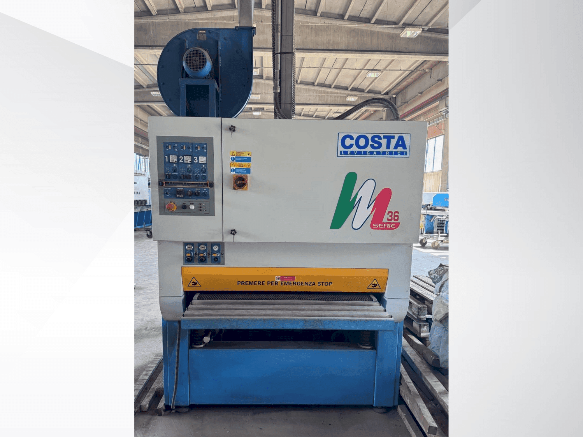 Frontansicht der Costa M36 CC1150 Maschine