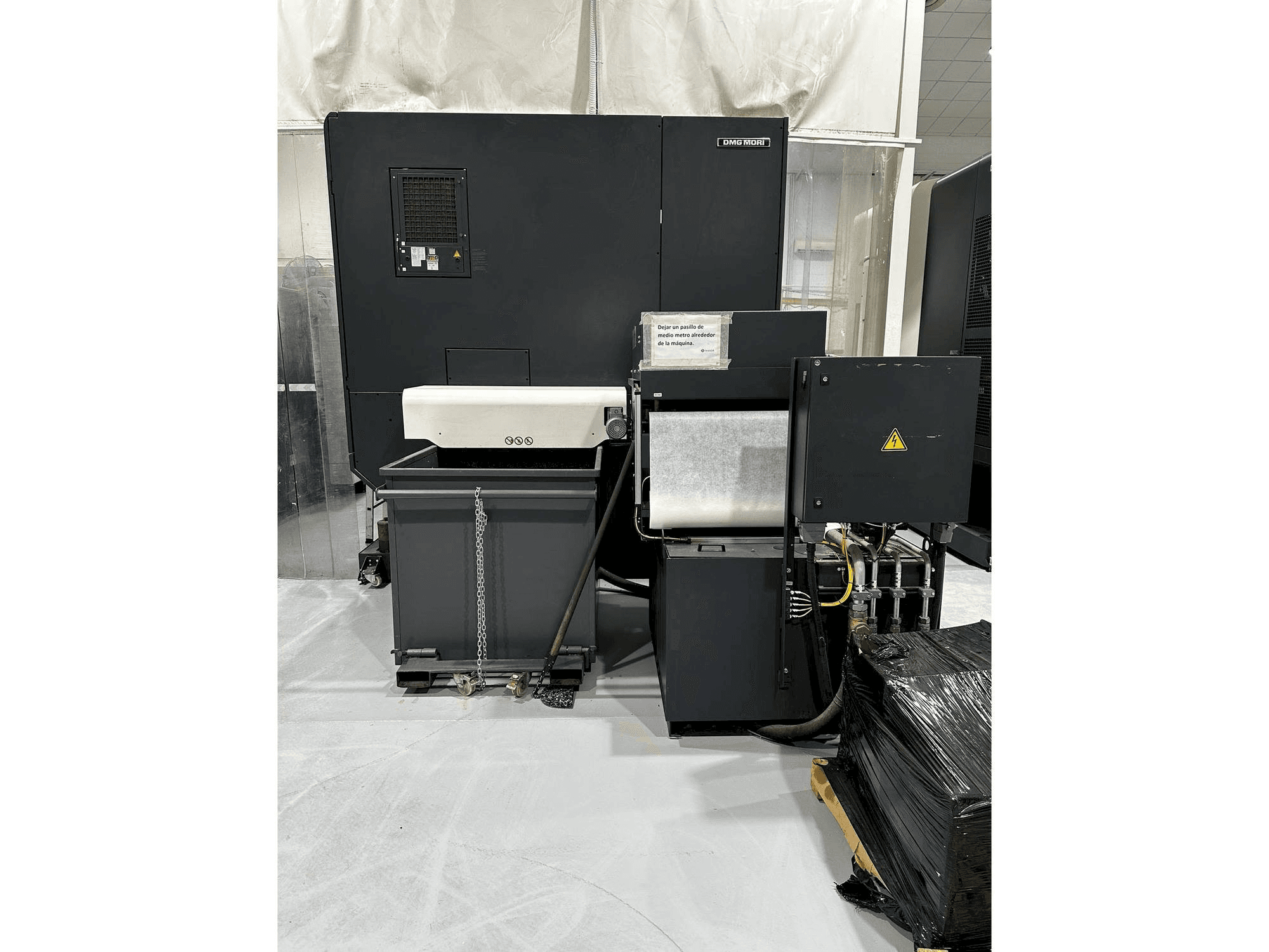 Rückansicht der DMG MORI DMU 95 monoBLOCK Maschine