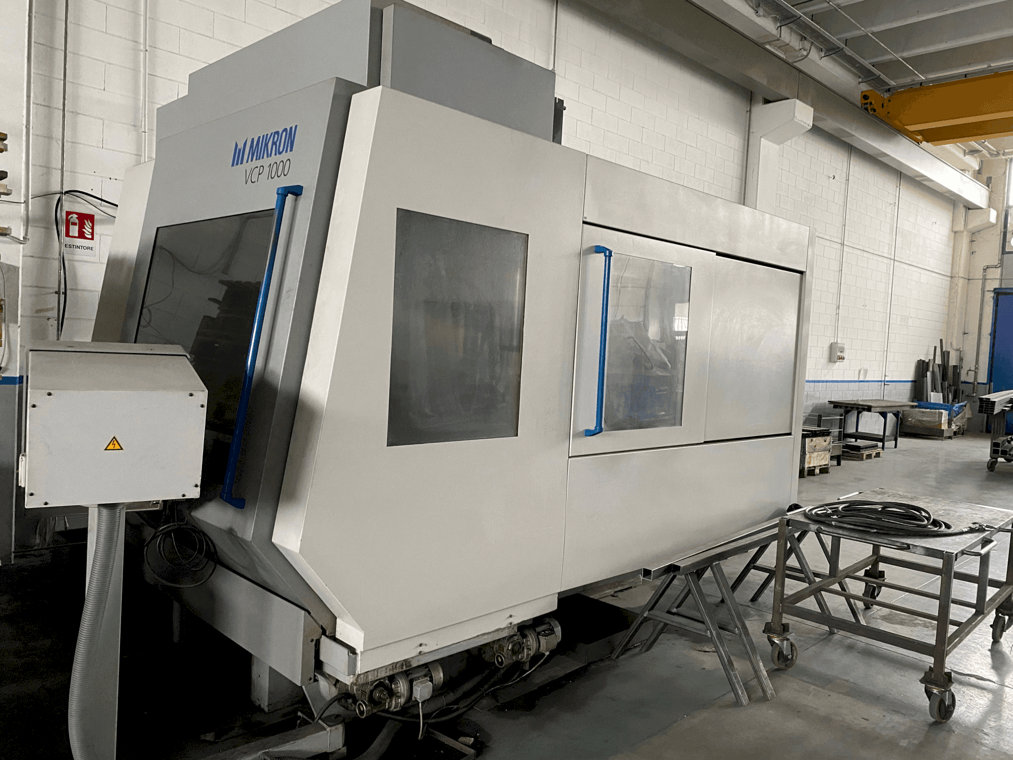 Frontansicht der MIKRON VCP 1000 Maschine