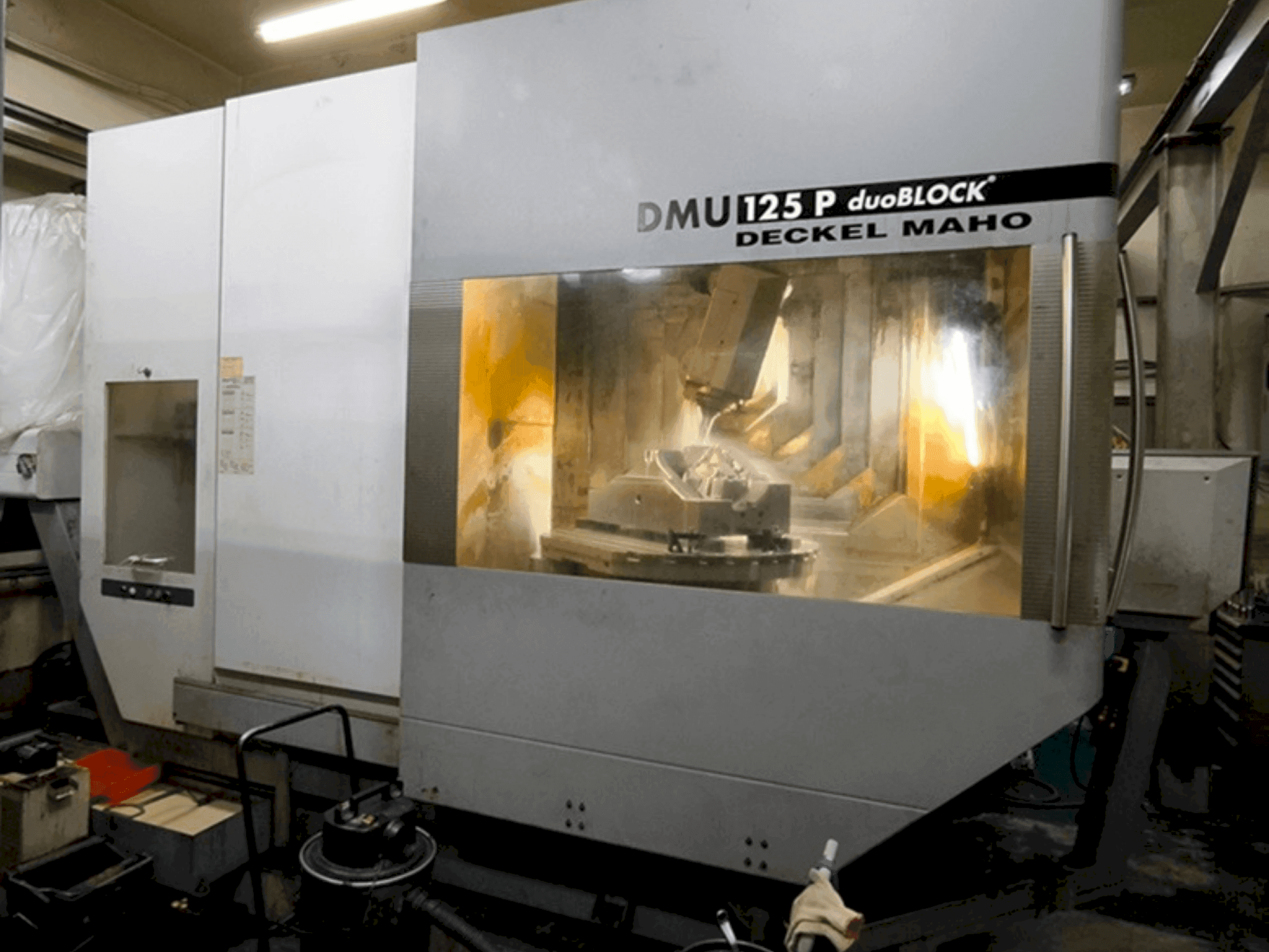 Frontansicht der DECKEL MAHO DMU 125 P duoBLOCK Maschine