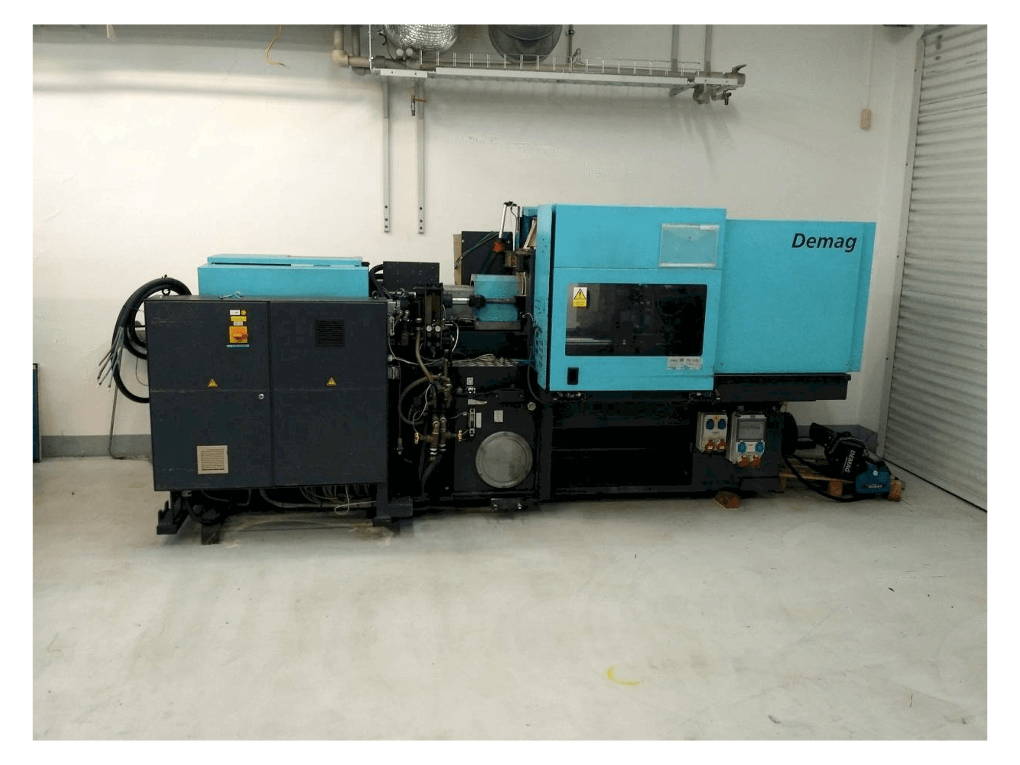 Frontansicht der DEMAG Ergotech Concept 800/420-310 Maschine