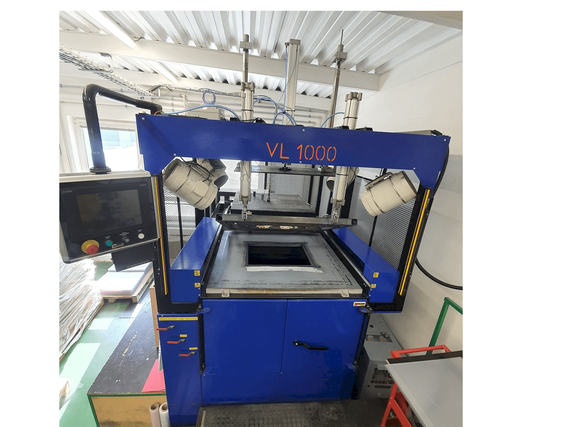 Frontansicht der Koplast VL 1000 Maschine