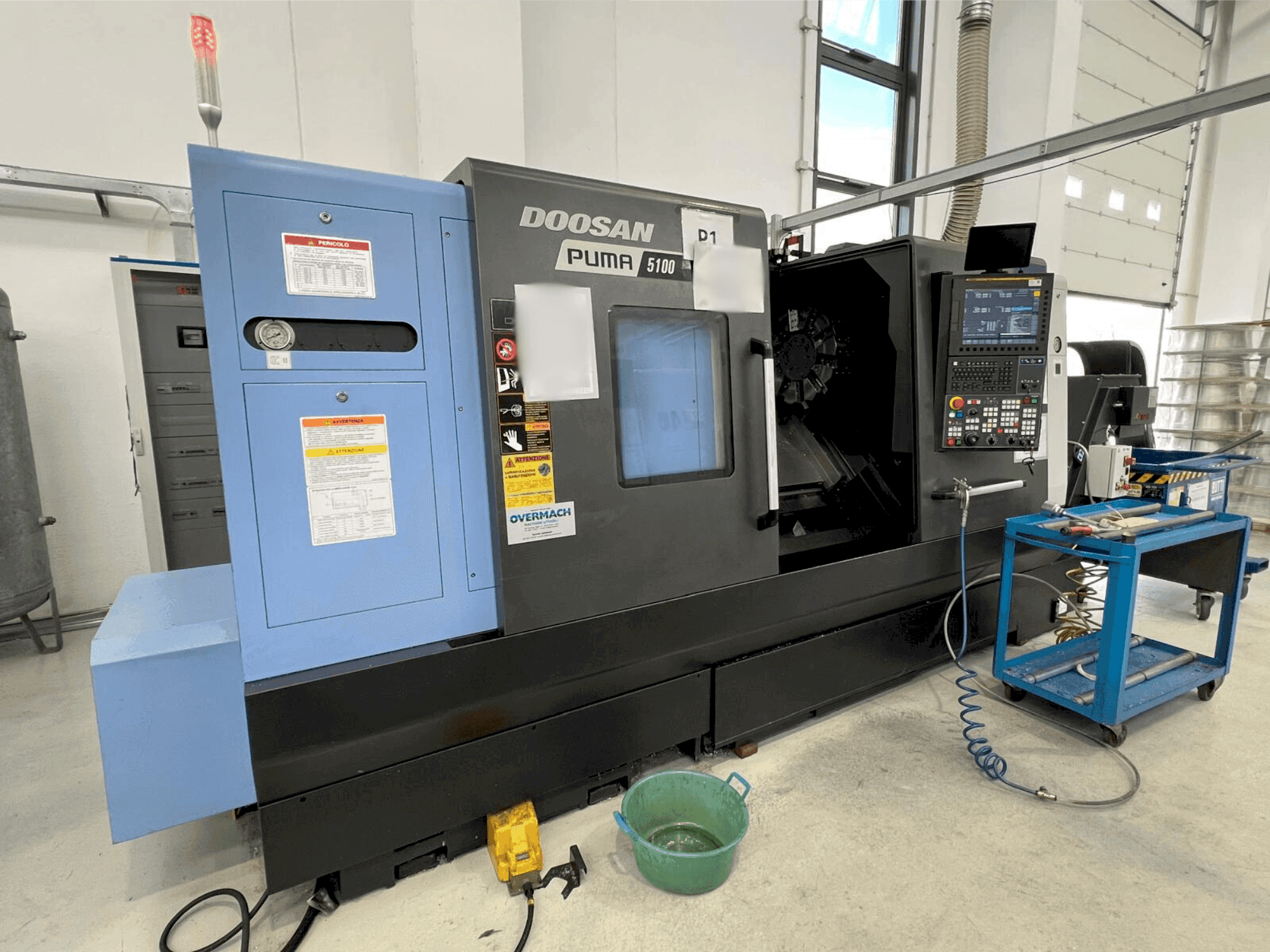 Frontansicht der DOOSAN Puma 5100B Maschine