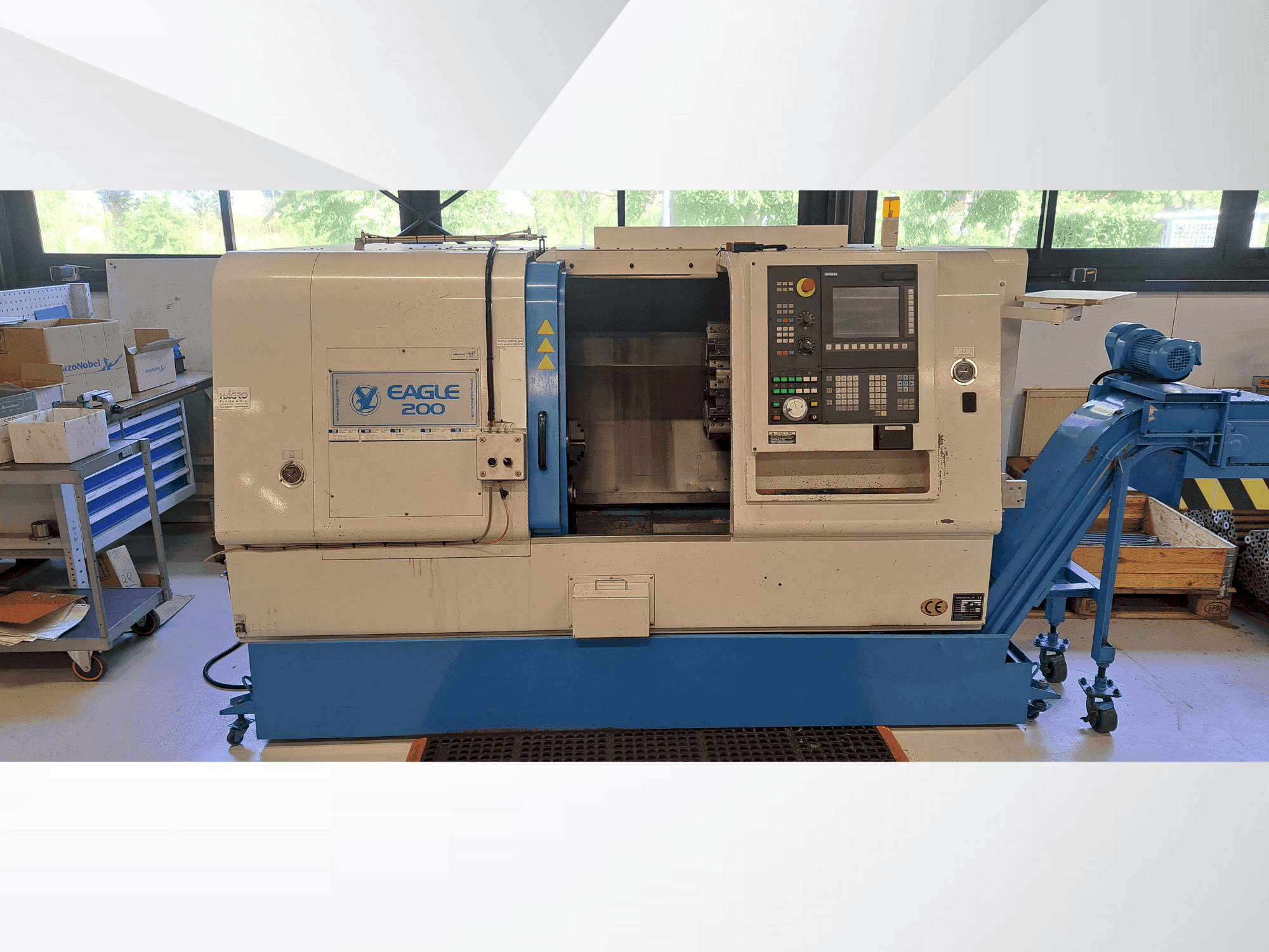 Frontansicht der Dugard Eagle FCL-200HT Maschine