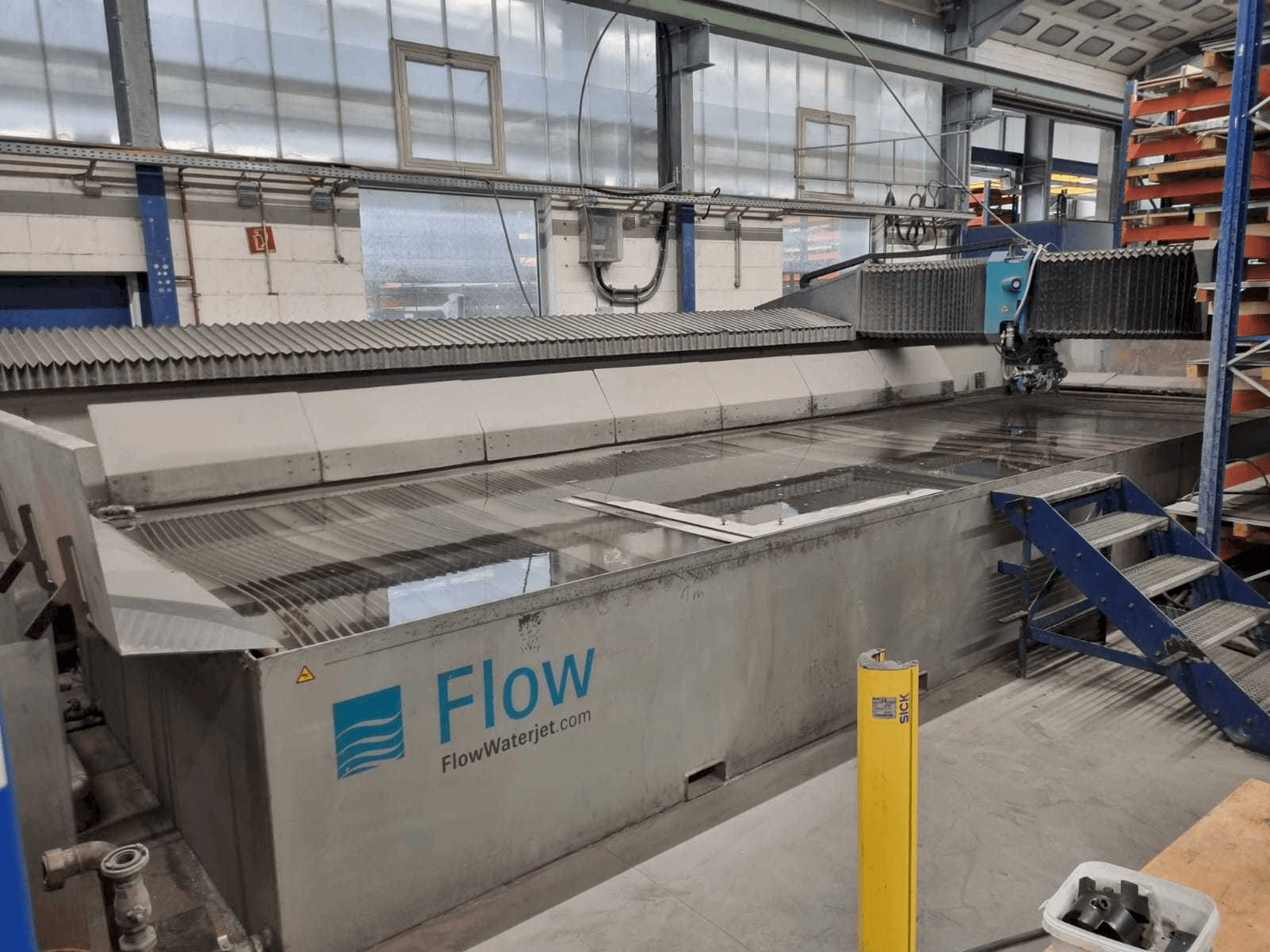 Front view of Flow ADS 24/ll machine