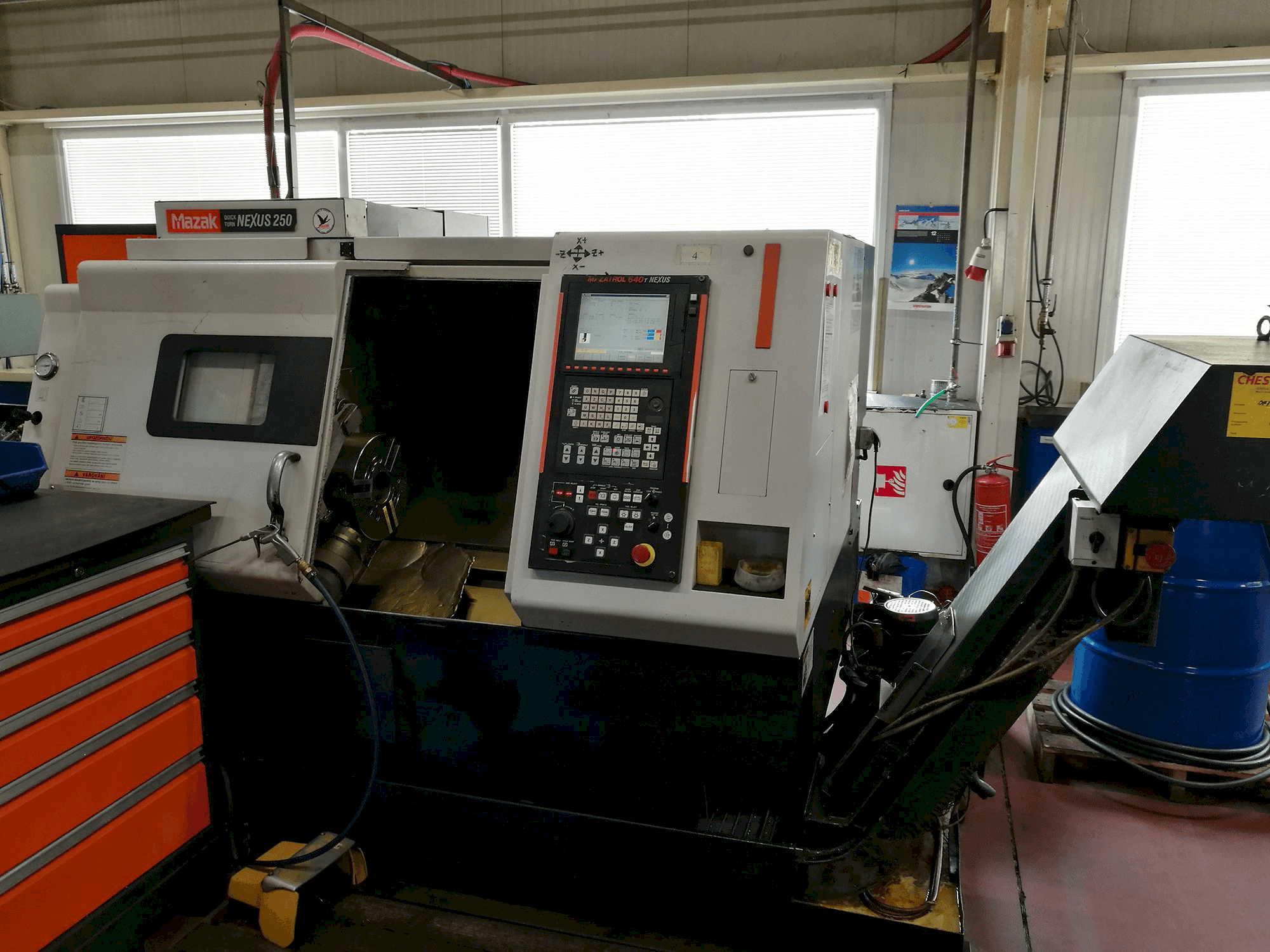 Frontansicht der Mazak Nexus 250 Maschine