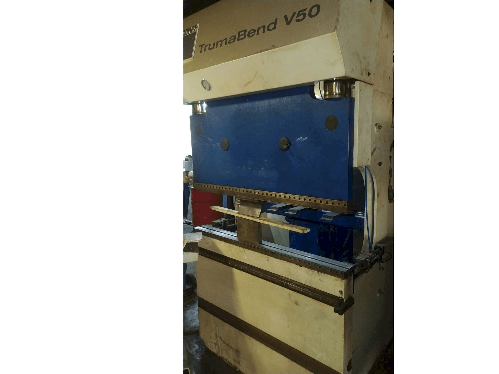 Frontansicht der Trumpf TrumaBend V50 Maschine