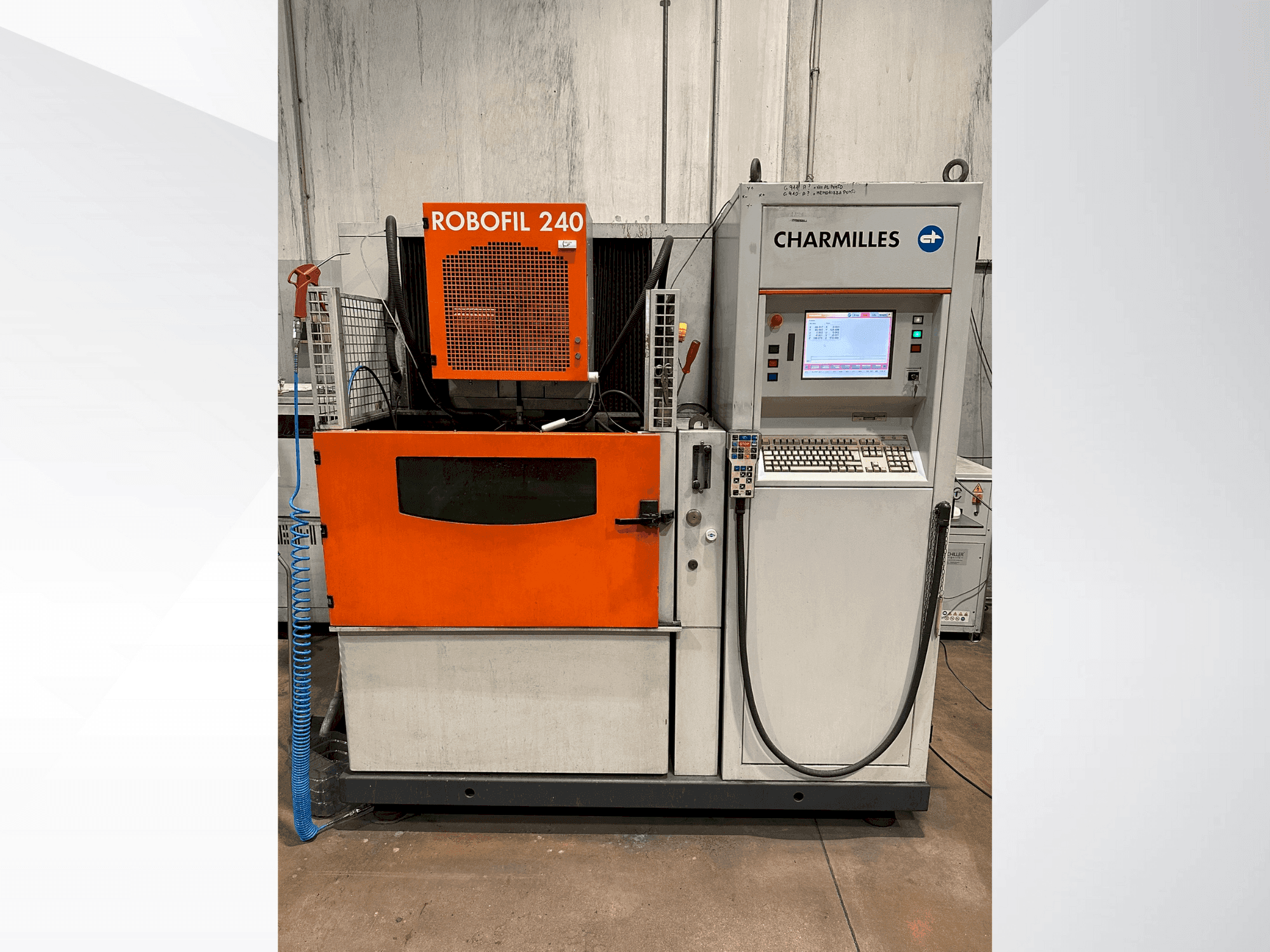 Frontansicht der CHARMILLES Robofil 240 Maschine