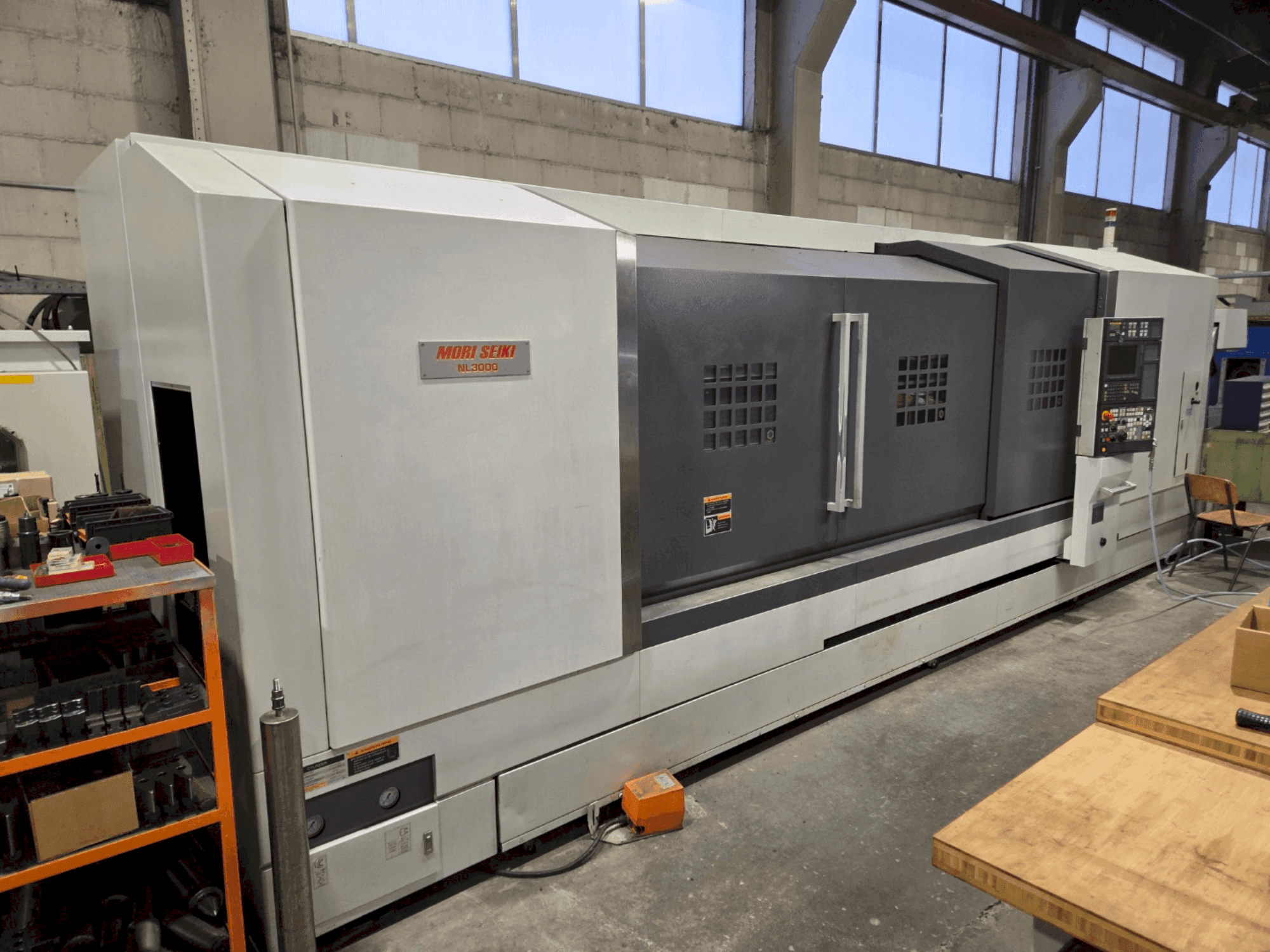 Frontansicht der MORI SEIKI MORI SEIKI NL3000/3000 Maschine