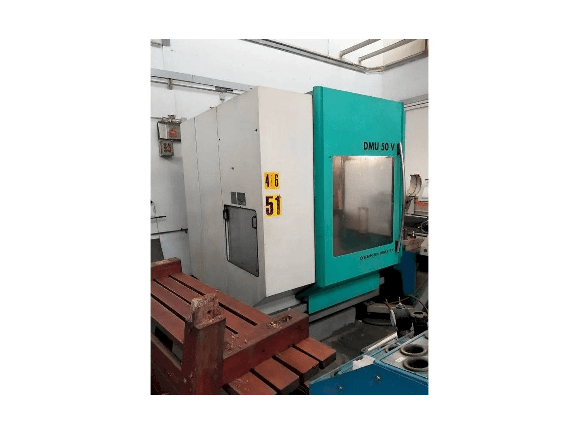 Linke Seitenansicht der DECKEL MAHO DMU 50 V Maschine