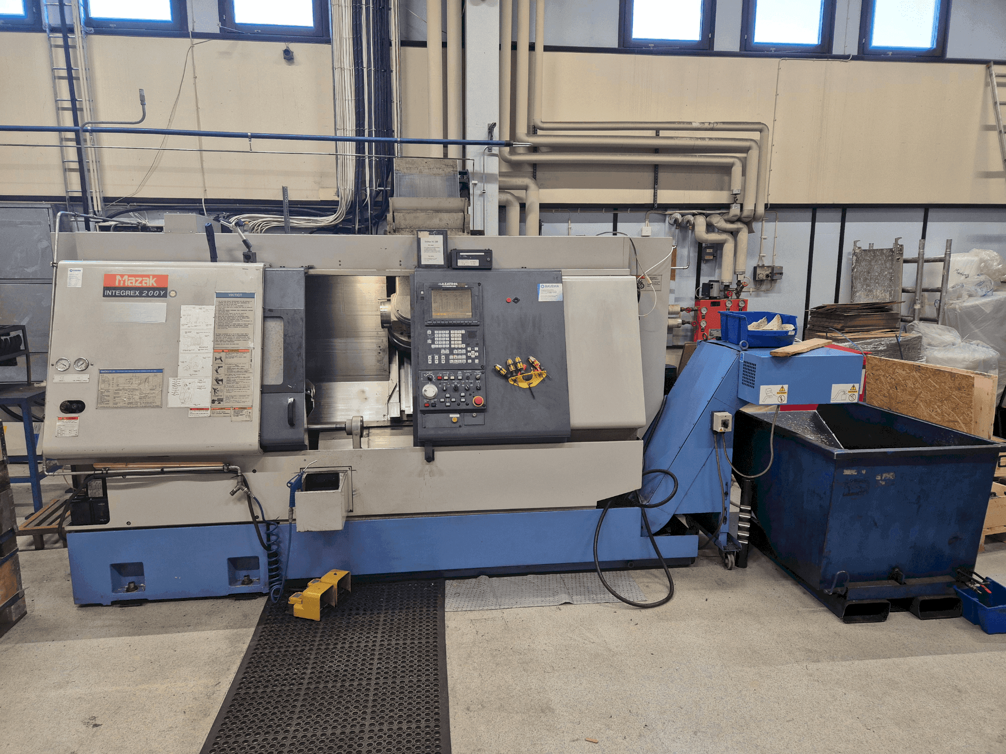 Frontansicht der Mazak Integrex 200Y Maschine